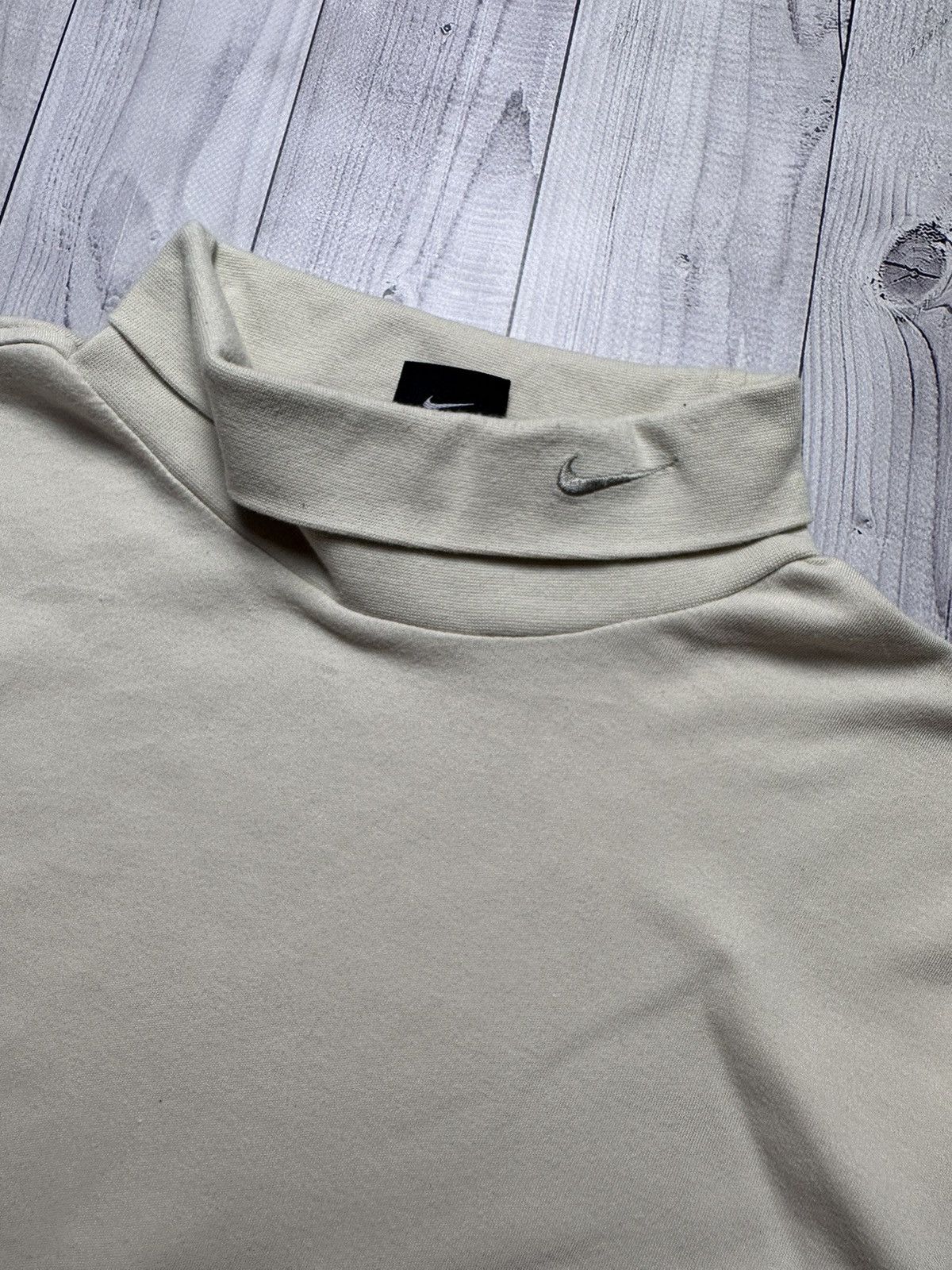 Vintage Vintage Nike Turtleneck logo size M Beige Size US M / EU 48-50 / 2 - 5 Thumbnail