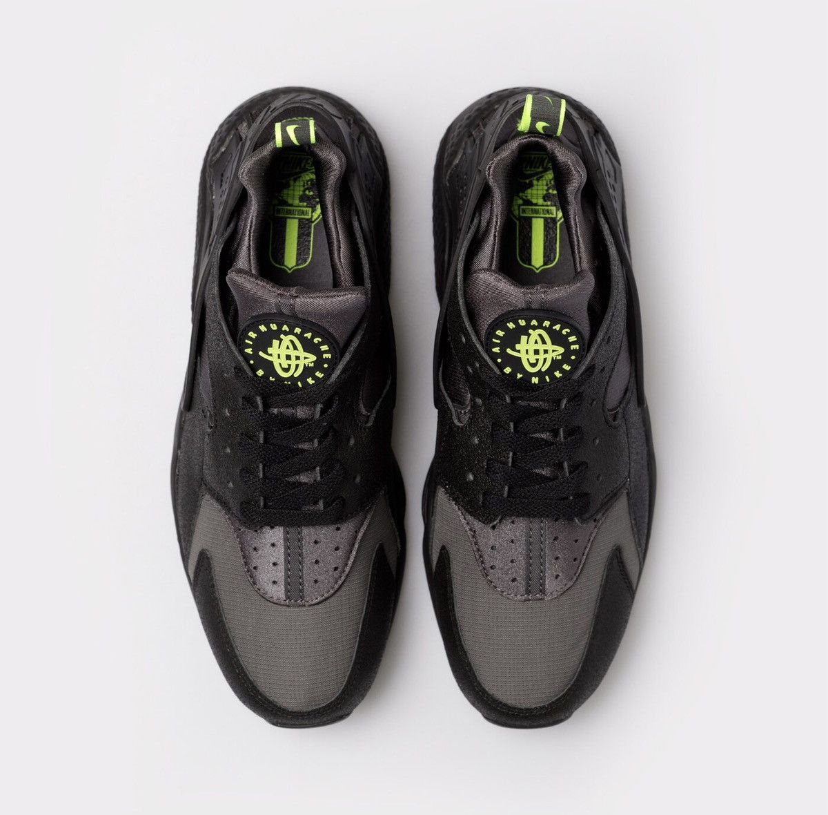 Nike NIKE AIR HUARACHE WT Size US 11.5 / EU 44-45 - 2 Thumbnail