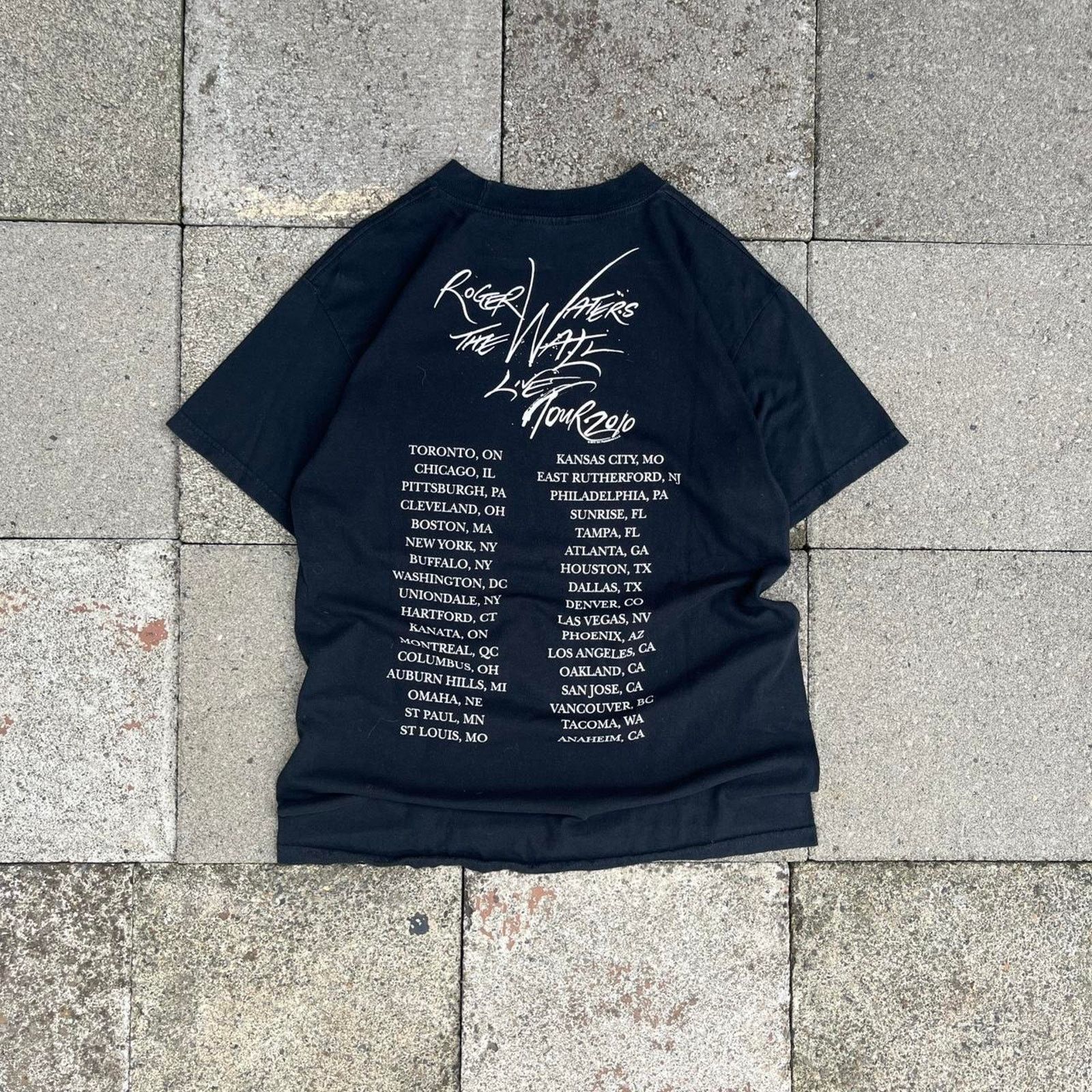 Hanes Roger Water Pink Floyd The Wall Live Tour Short Sleeve Shirt Size US M / EU 48-50 / 2 - 2 Thumbnail