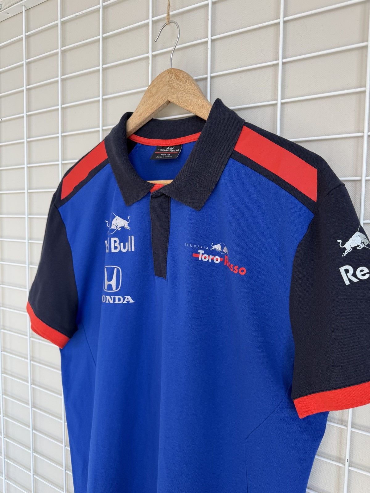 Red Bull Scuderia Red Bull Toro Rosso Racing Shirt Mens Size L/XL Size US XL / EU 56 / 4 - 4 Thumbnail