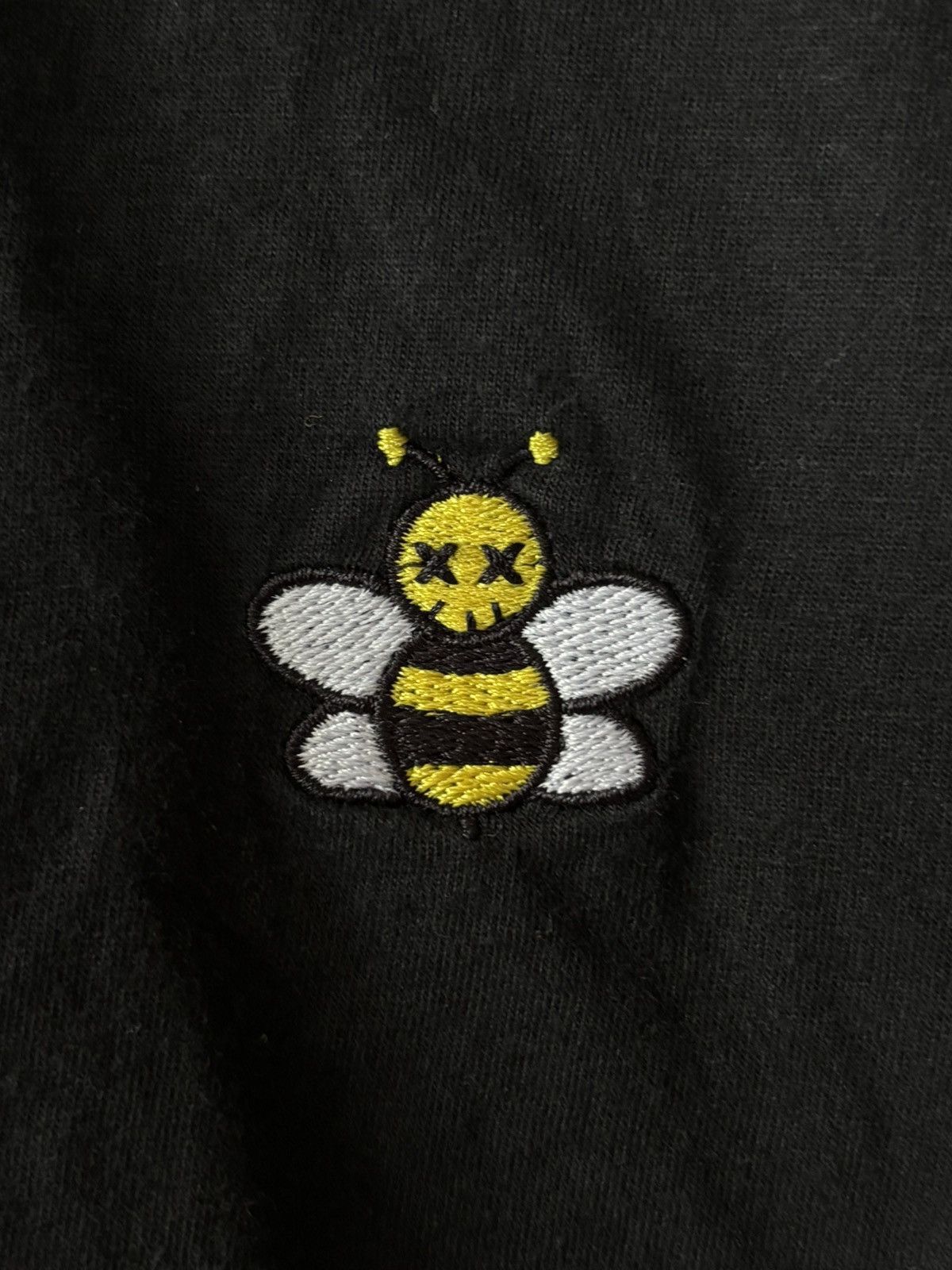 Dior × Kaws Dior Kaws Bee T-Shirt Size US M / EU 48-50 / 2 - 3 Thumbnail