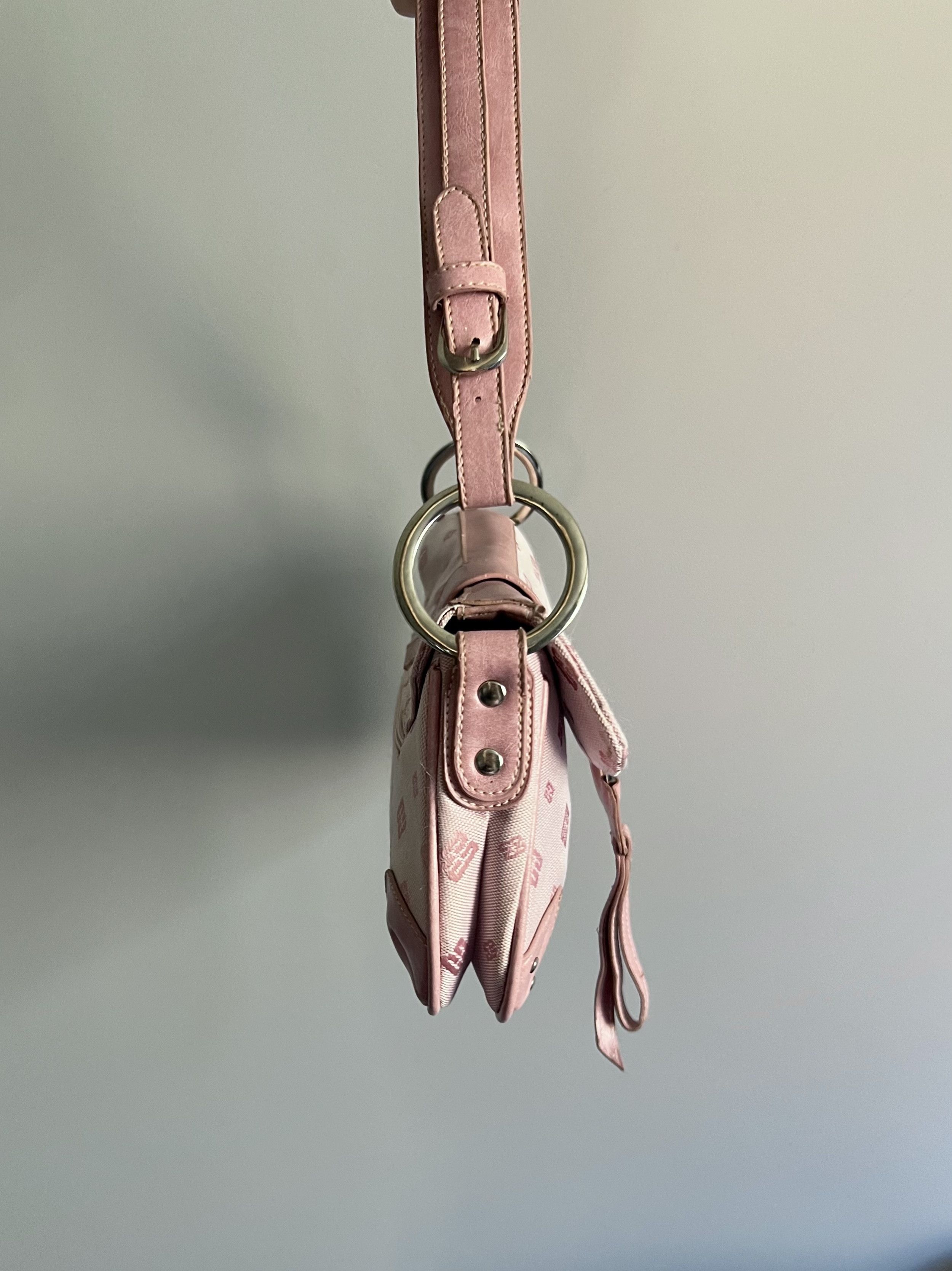 Vintage Vintage pink monogram shoulder bag y2k guess style Size ONE SIZE - 6 Thumbnail