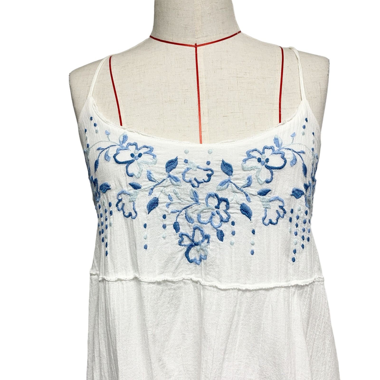 Hollister Hollister Womens Size M White Floral Embroidered Mini Dress Size M / US 6-8 / IT 42-44 - 2 Thumbnail