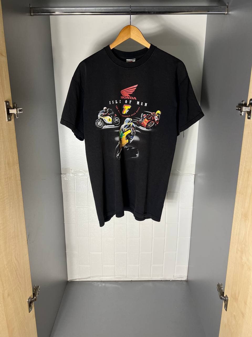 NASCAR VINTAGE HONDA ISLE OF MAN MOTORCYCLE T-SHIRT RACING Y2K 90s Size US L / EU 52-54 / 3 - 1 Thumbnail