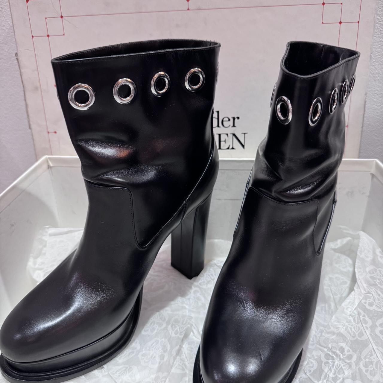 Alexander McQueen Alexander Mcqueen Eyelet Detailed Platform Boots Size US 9.5 / IT 39.5 - 2 Thumbnail