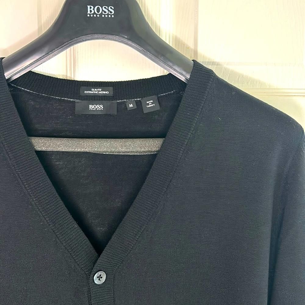 Hugo Boss BOSS -Vneck Cardi - Blk - Med - Slim fit - 100% Merino Wool Size US M / EU 48-50 / 2 - 1 Thumbnail