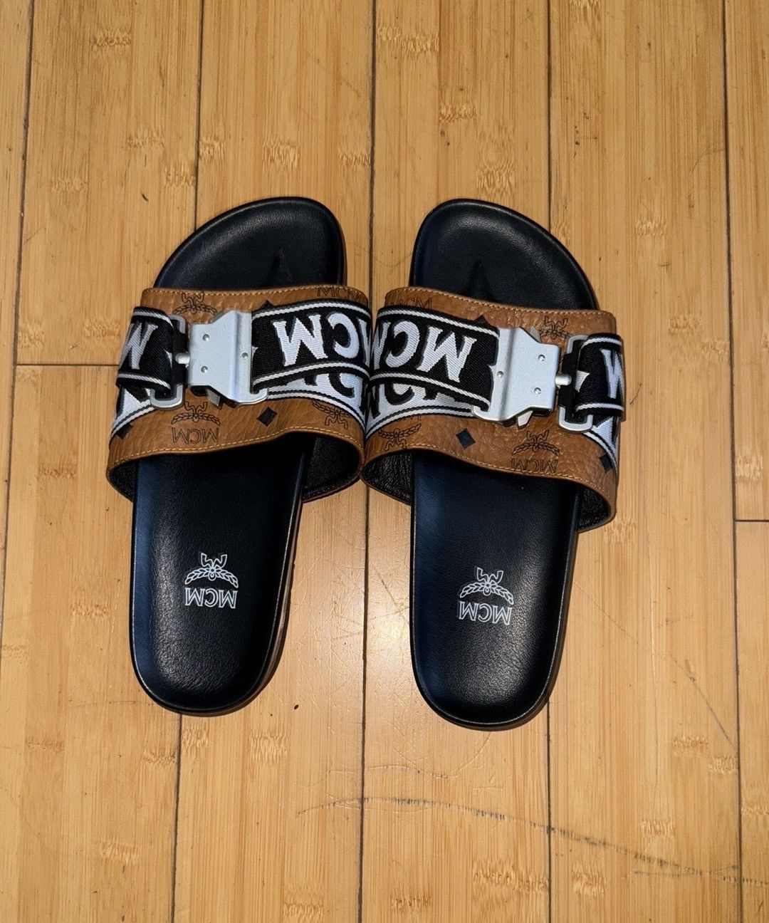 MCM MCM slides Size US 8 / EU 41 - 1 Thumbnail
