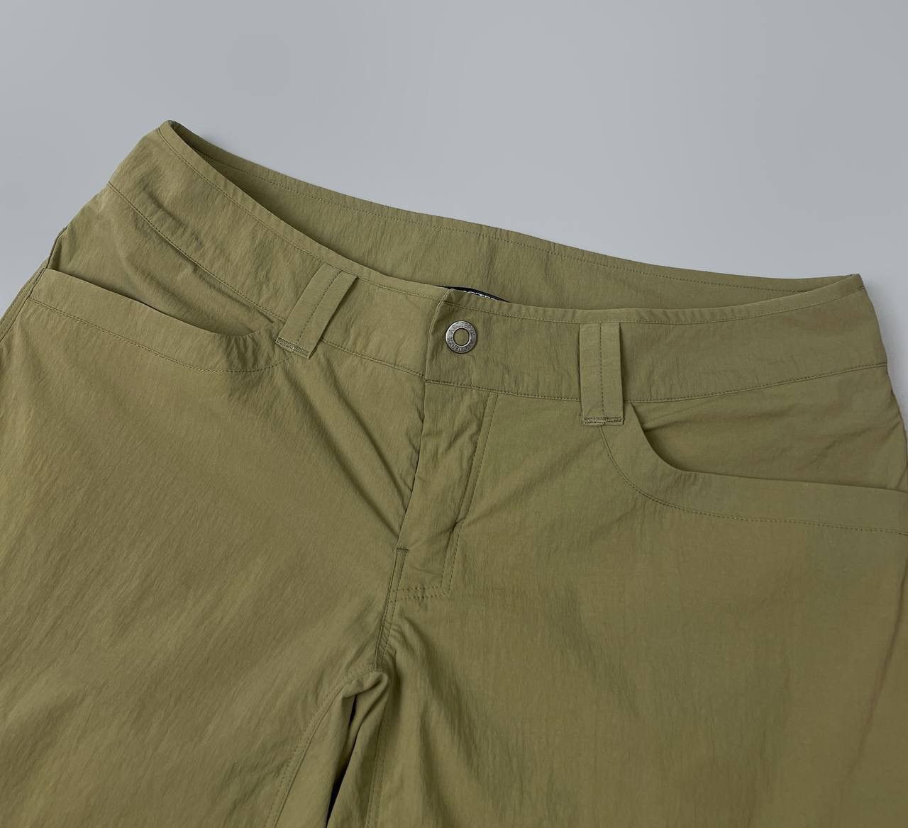 Arc'teryx Women’s ARC’TERYX Khaki Olive Nylon Cargo Shorts Size 8 Size 30" / US 8 / IT 44 - 4 Thumbnail