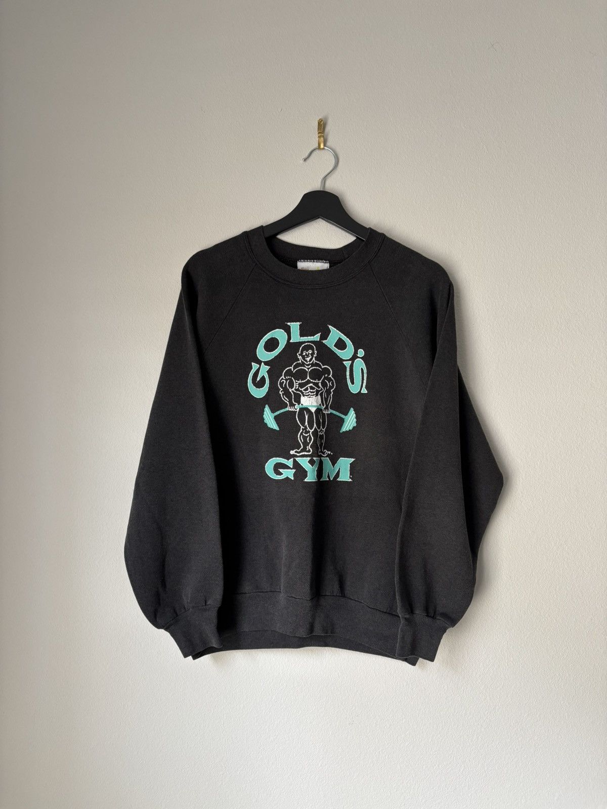 Vintage Vintage 80s Faded Gold’s Gym Crewneck Sweatshirt Size US L / EU 52-54 / 3 - 1 Thumbnail