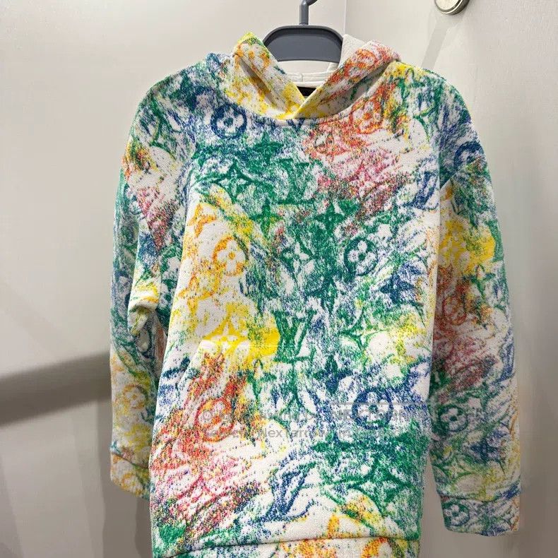 Louis Vuitton Louis Vuitton Crayon Full Logo Hoodie Size US S / EU 44-46 / 1 - 6 Thumbnail