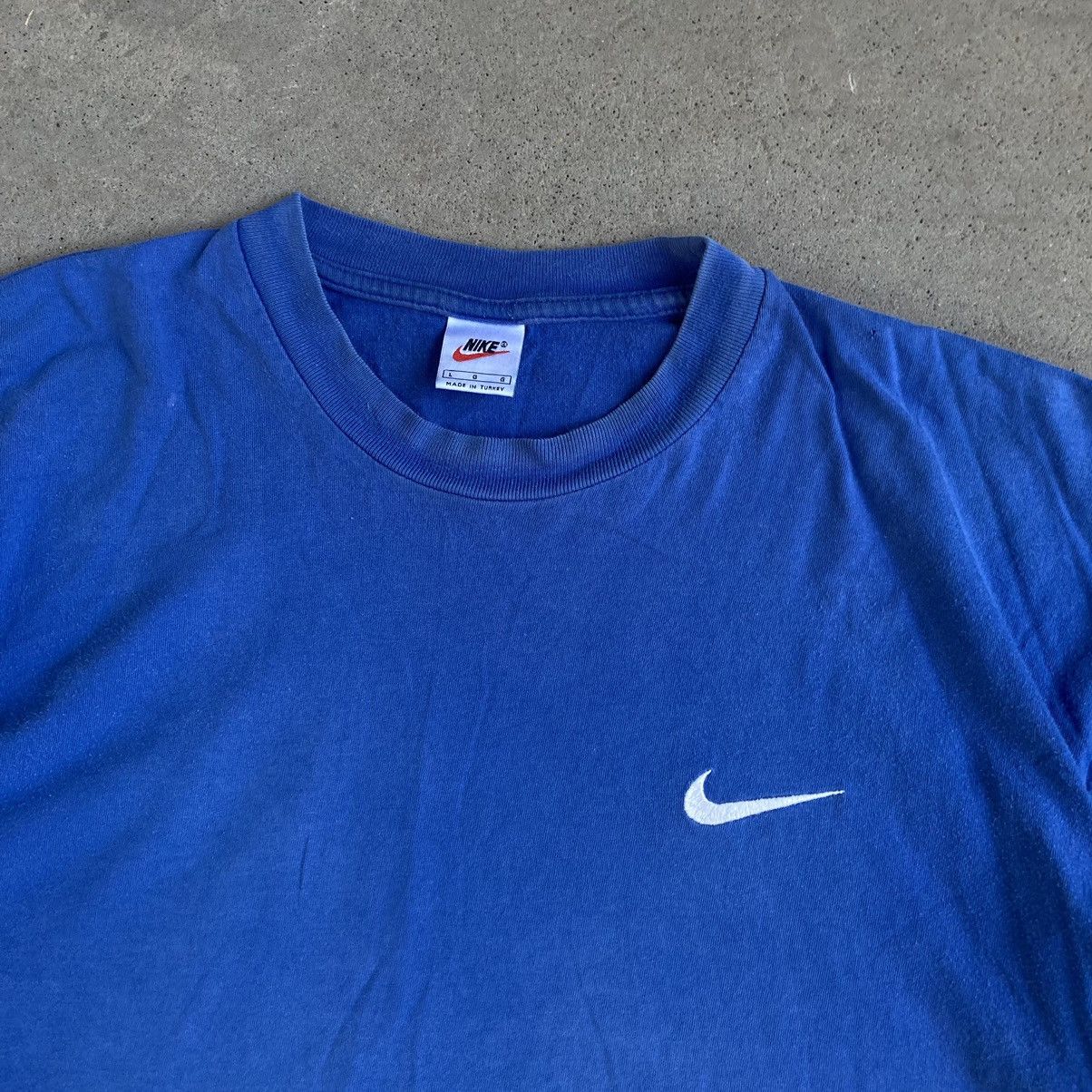 Band Tees × Nike × Vintage Vintage Nike Front Logo Swoosh T-Shirt 90s Faded Boxy Fit Size US L / EU 52-54 / 3 - 2 Thumbnail