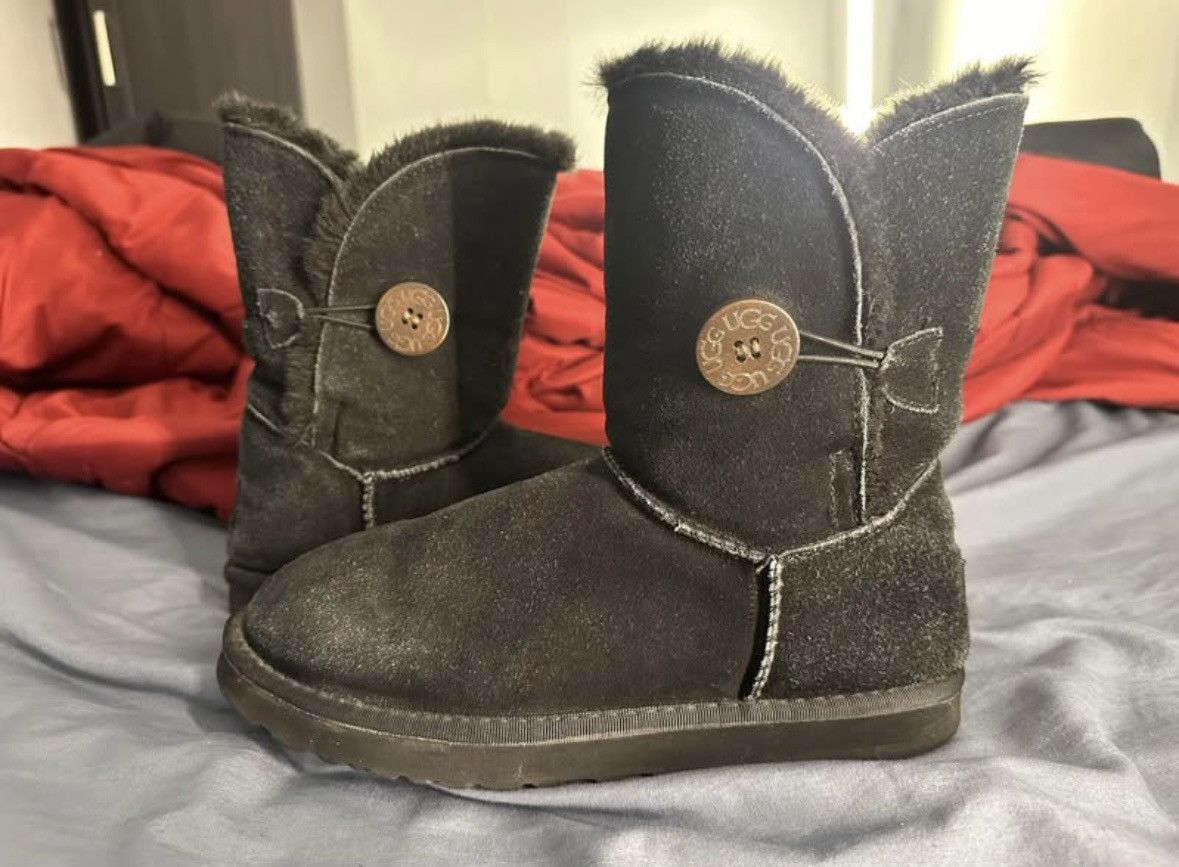 Ugg UGG Bailey Button II – Women’s Size 10 – Black Size US 10 / IT 40 - 1 Thumbnail