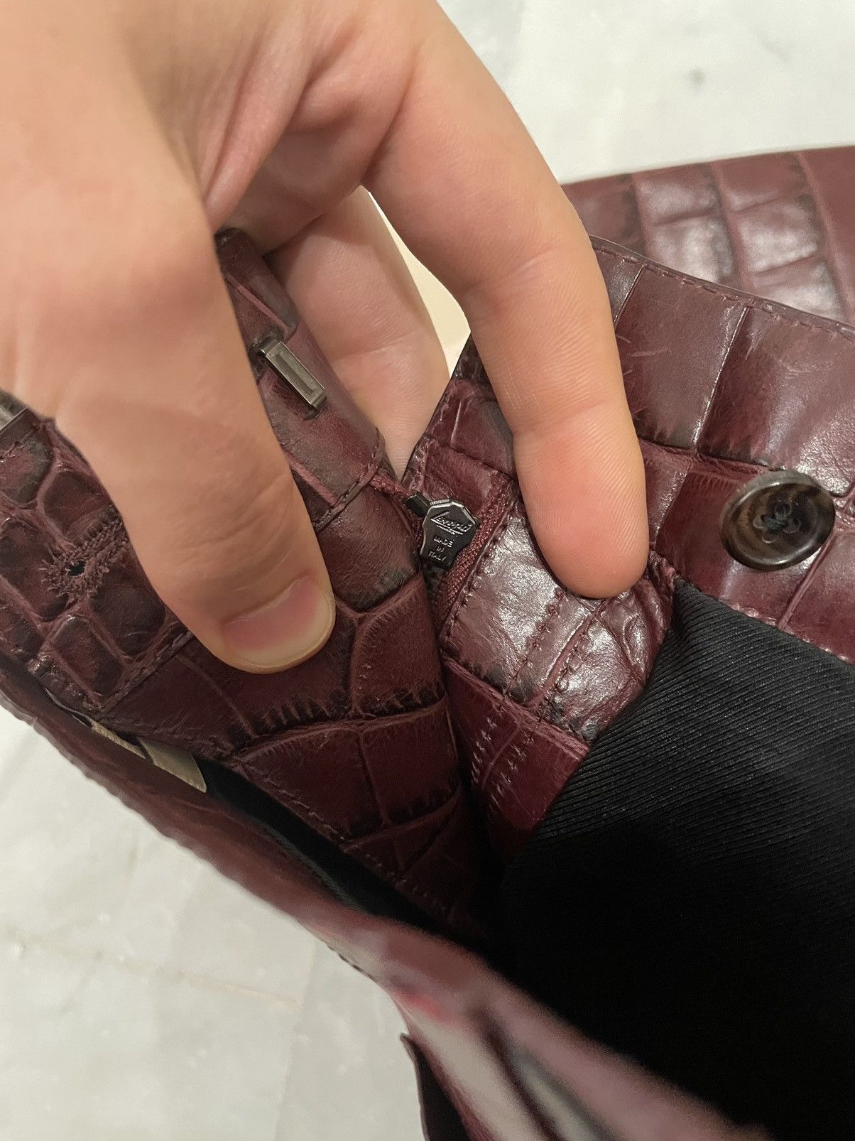 Roberto Cavalli Roberto Cavalli Runway Burgundy Croc-Embossed Leather Pants Size 27" / US 4 / IT 40 - 8 Thumbnail