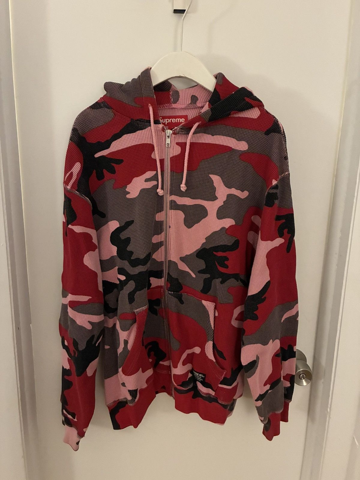 Supreme Supreme ss24 pink/red camo thermal hooded zip up Size US S / EU 44-46 / 1 - 1 Thumbnail