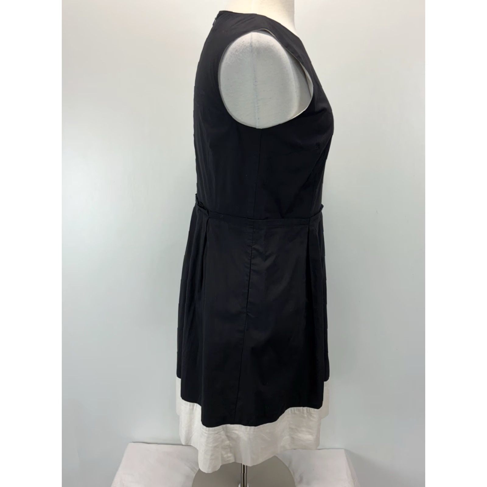 Talbots Talbots Fit N Flare Dress Petite 10P Sleeveless Knee Length Black White Womens Size L / US 10 / IT 46 - 4 Thumbnail