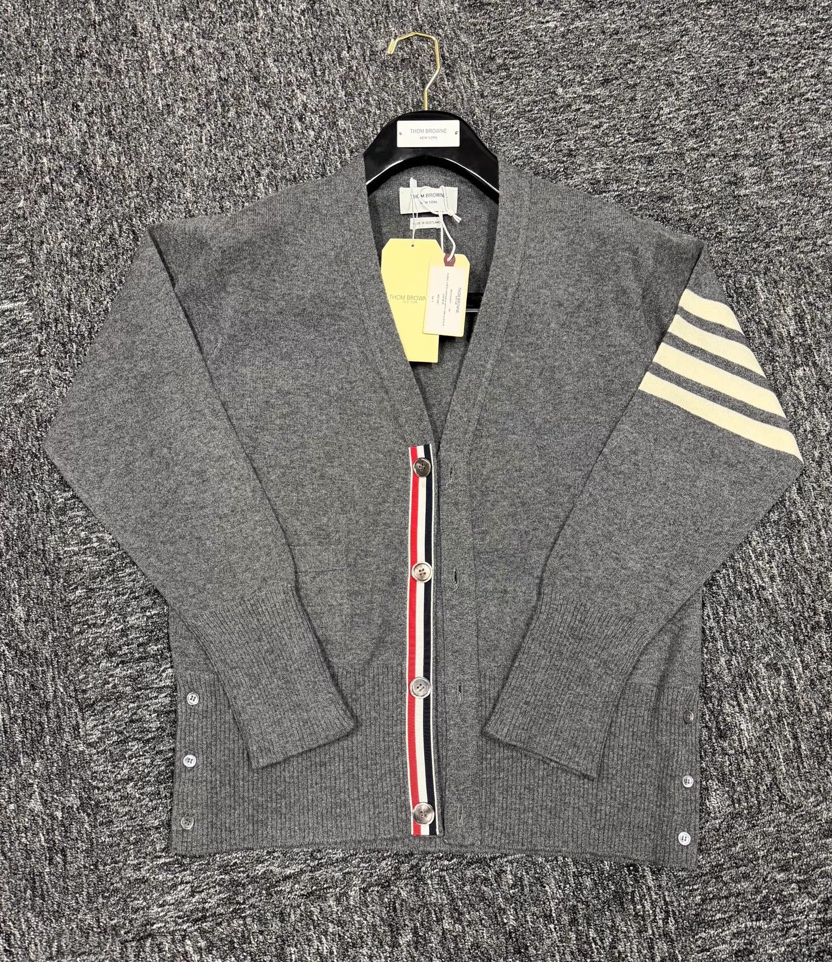 Thom Browne Thom Browne 4-Bar Cashmere Cardigan Medium Gray Size4 Size US XL / EU 56 / 4 - 3 Thumbnail