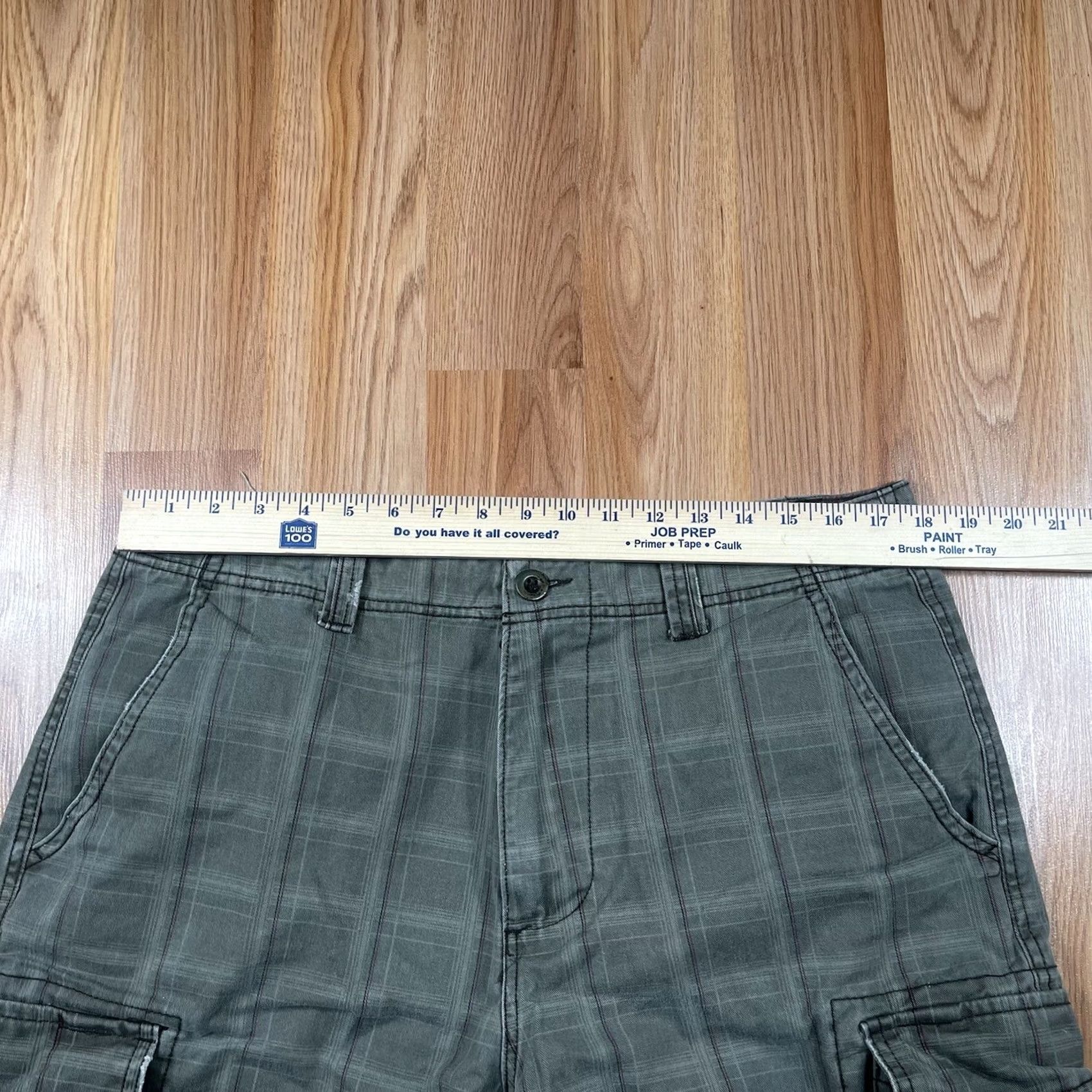 Iro Iron Khakis Cargo Utility Flat Front Pockets Shorts Mens 34 Gray Green Plaid - Good Condition Size US 34 / EU 50 - 2 Thumbnail