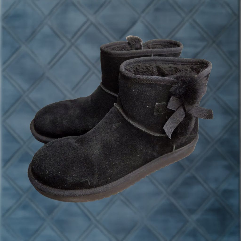 Vintage Koolaburra by UGG Boots Womens 8.5 Black Suede Ankle Bow Faux Fur Winter Size US 9 / IT 39 - 1 Thumbnail