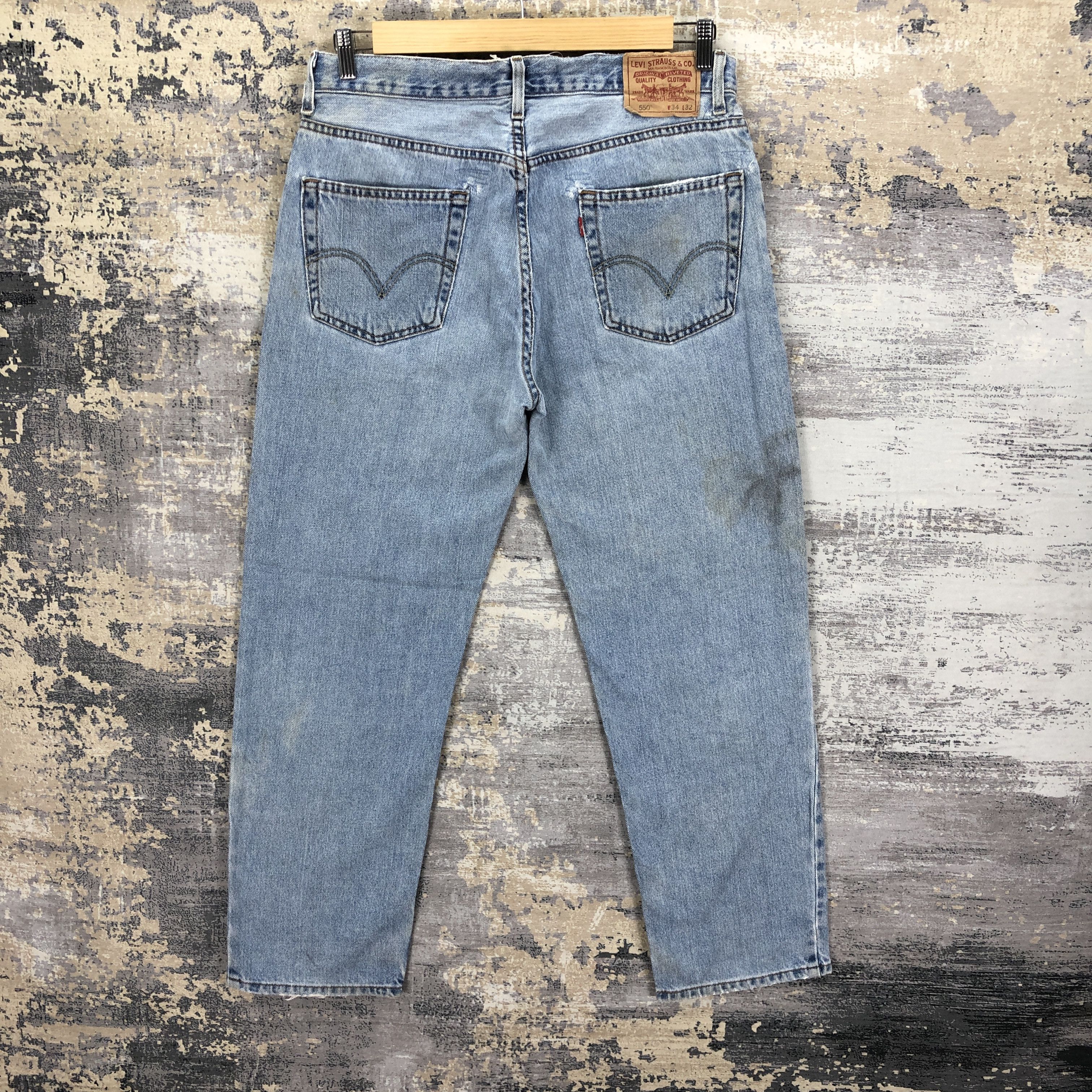 Levi's Vintage Levis 550 Distressed Jeans Levi's Light Wash Denim Size US 32 / EU 48 - 2 Thumbnail