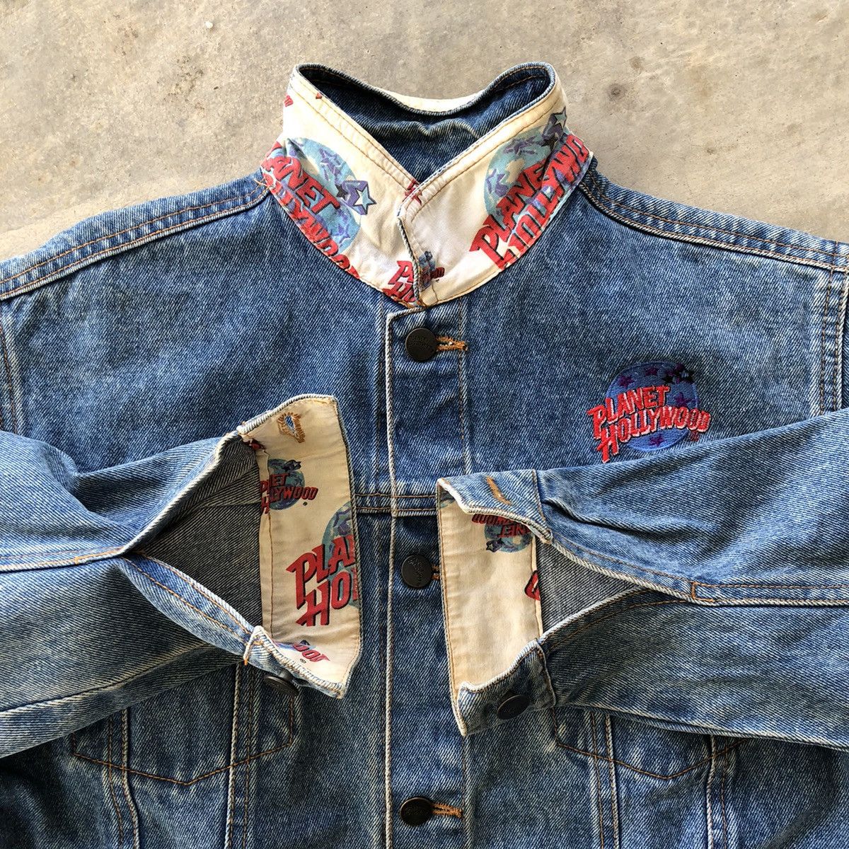Planet Hollywood × Vintage PLANET HOLLYWOOD 1991 Embroidery Logo Trucker Denim Jacket Size US M / EU 48-50 / 2 - 4 Thumbnail