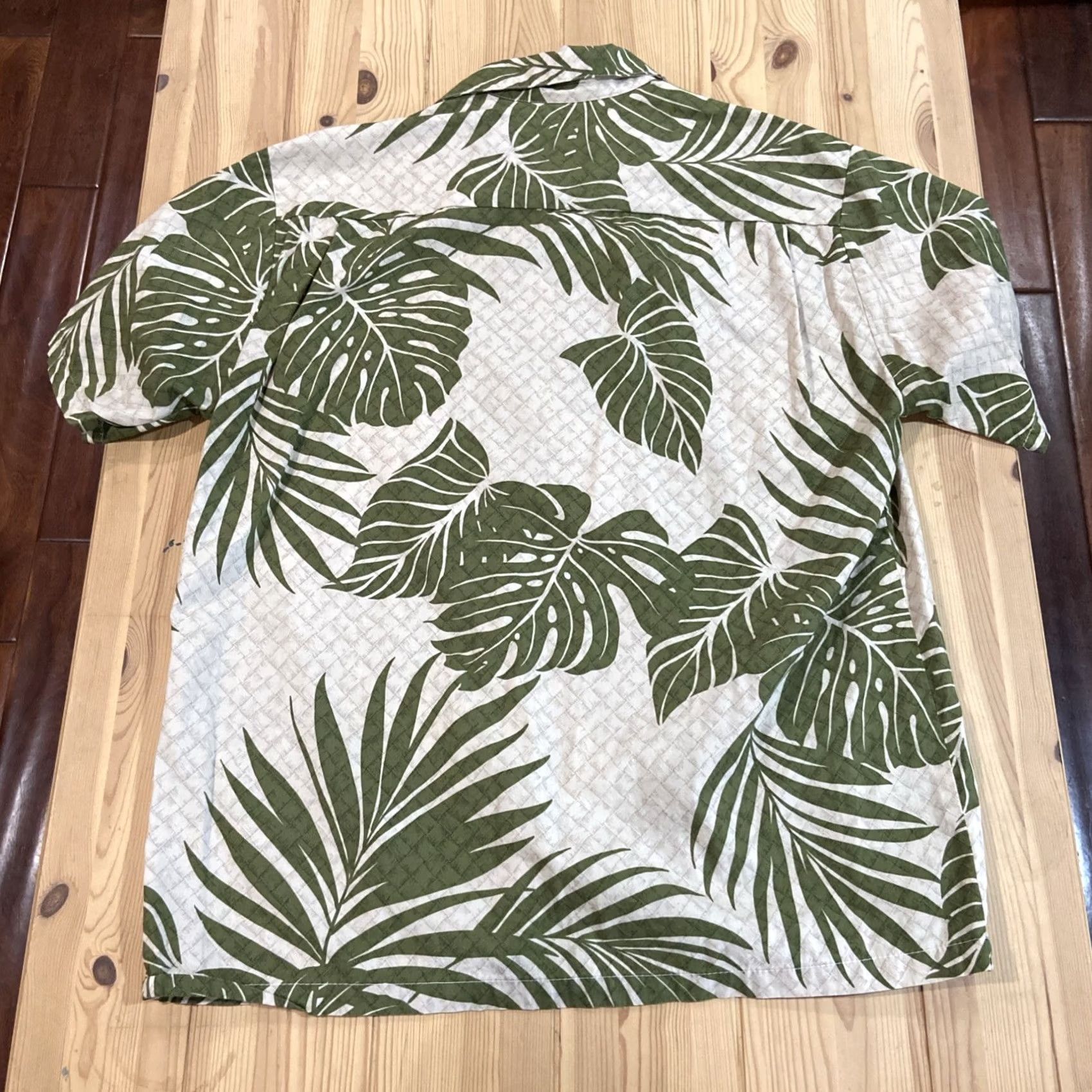 Hilo Hattie VINTAGE Hilo Hattie x Trader Joes Collab Camp Shirt M Floral Rattan Pattern Beige Men Short Sleeve Button-Up Hawaiian Size US M / EU 48-50 / 2 - 2 Thumbnail