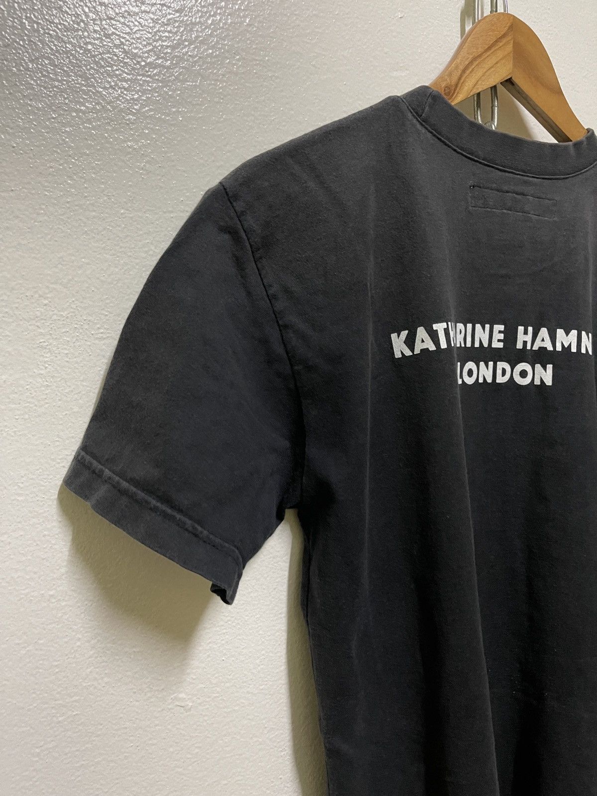 Katharine Hamnett London × Vintage Vintage Katharine Hamnett T Shirt Faded Size US M / EU 48-50 / 2 - 9 Thumbnail