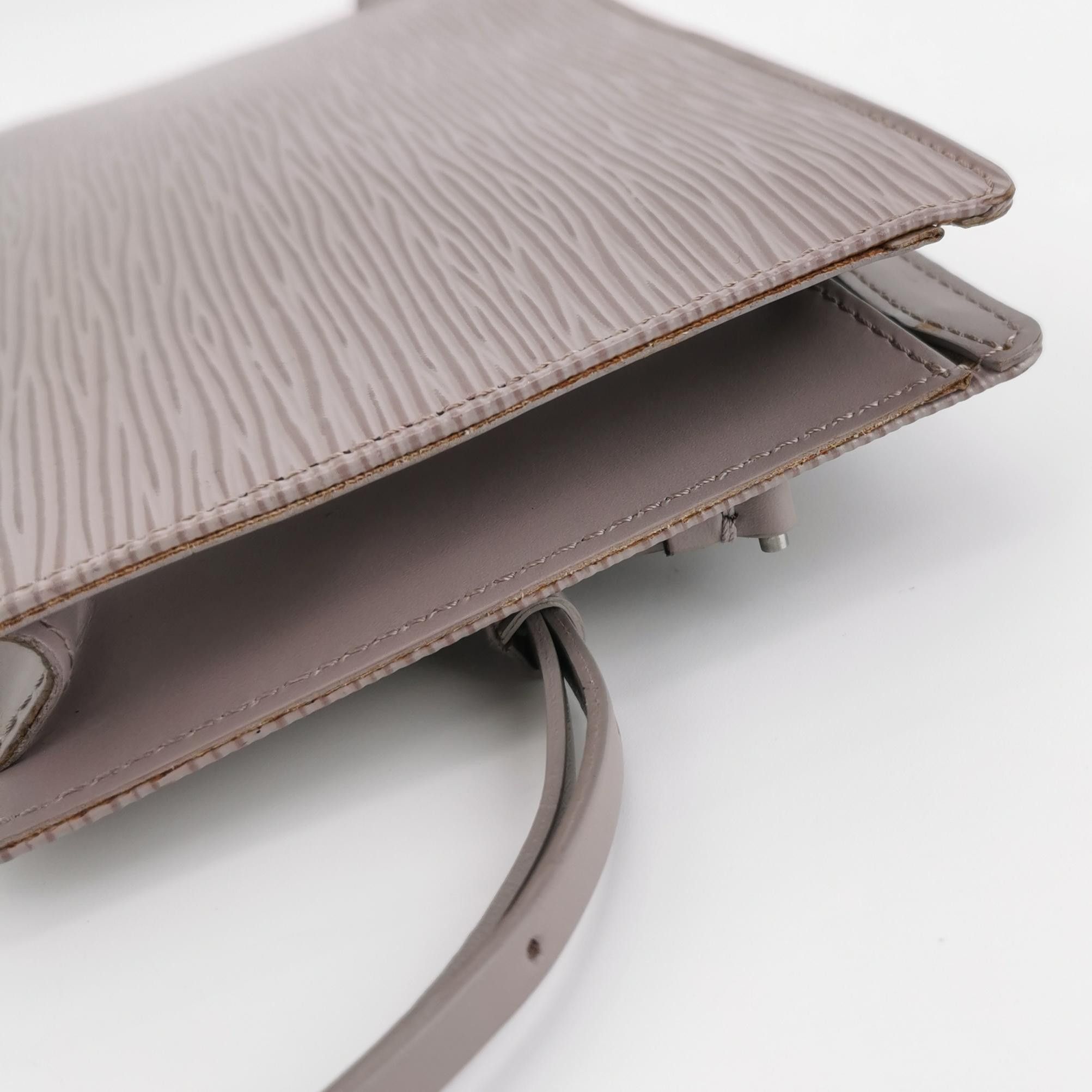 Louis Vuitton Louis Vuitton (LV) Rochelle leather solid color water rippl Size ONE SIZE - 6 Thumbnail