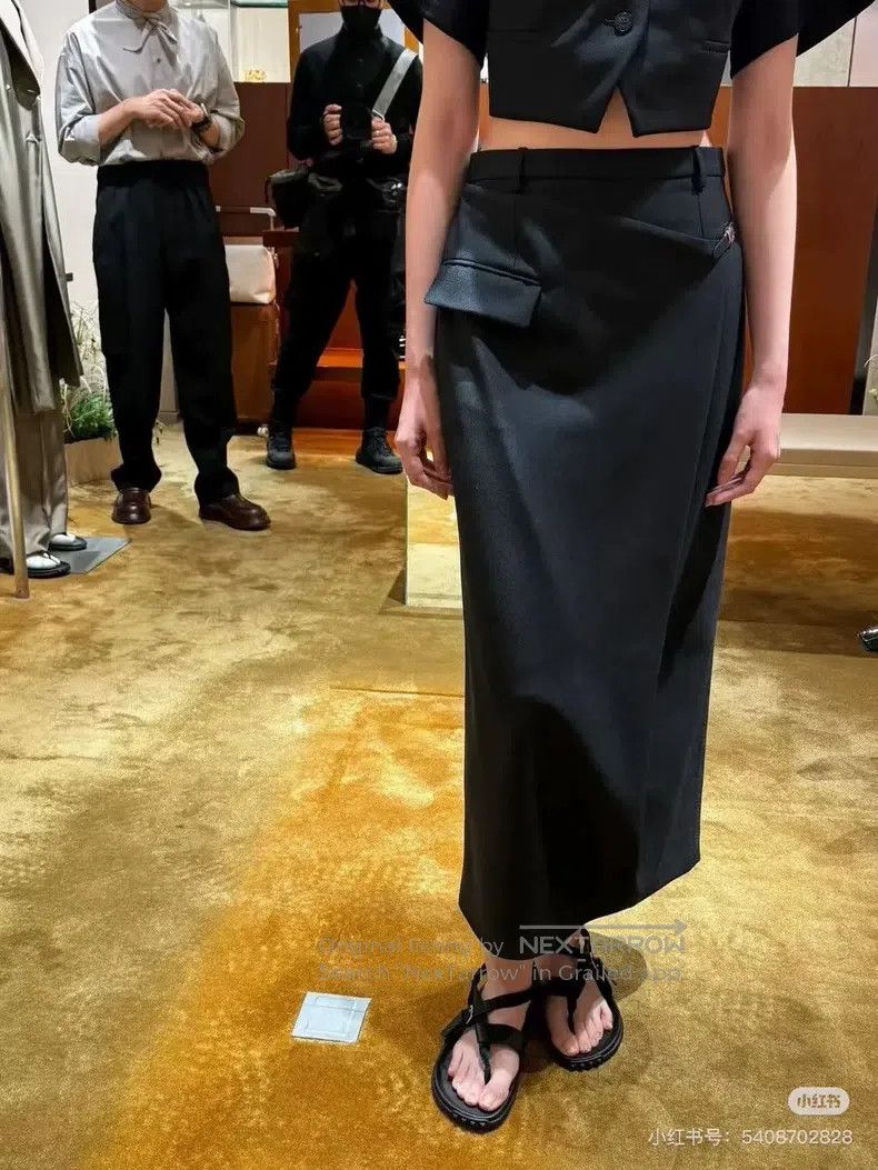 Hermes Hermes Black leather buttoned half-wrap half-skirt Size 24" / US 00 / IT 34 - 2 Thumbnail