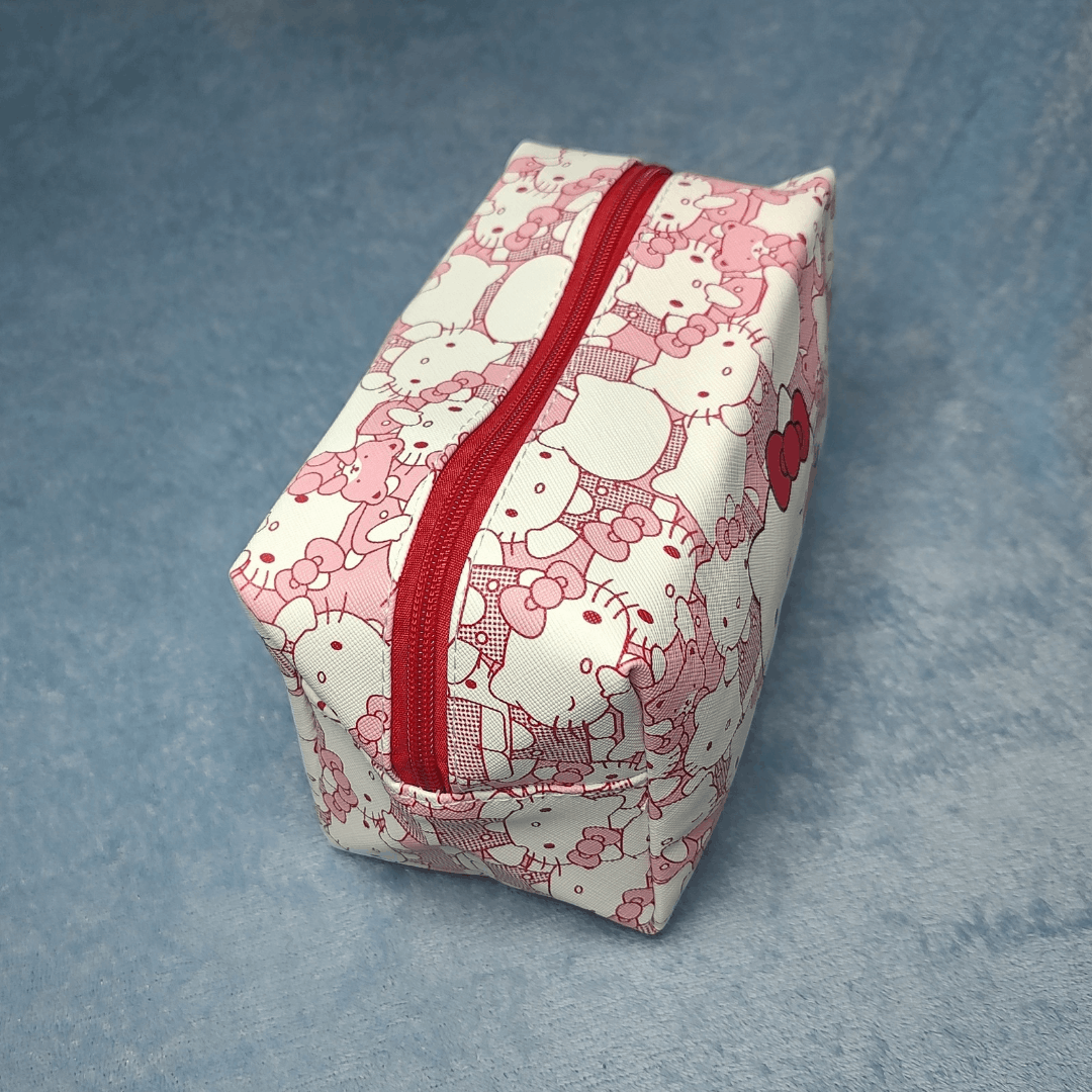 Japanese Brand HELLO KITTY Waterproof Cosmetic Bag NEW Size ONE SIZE - 4 Thumbnail