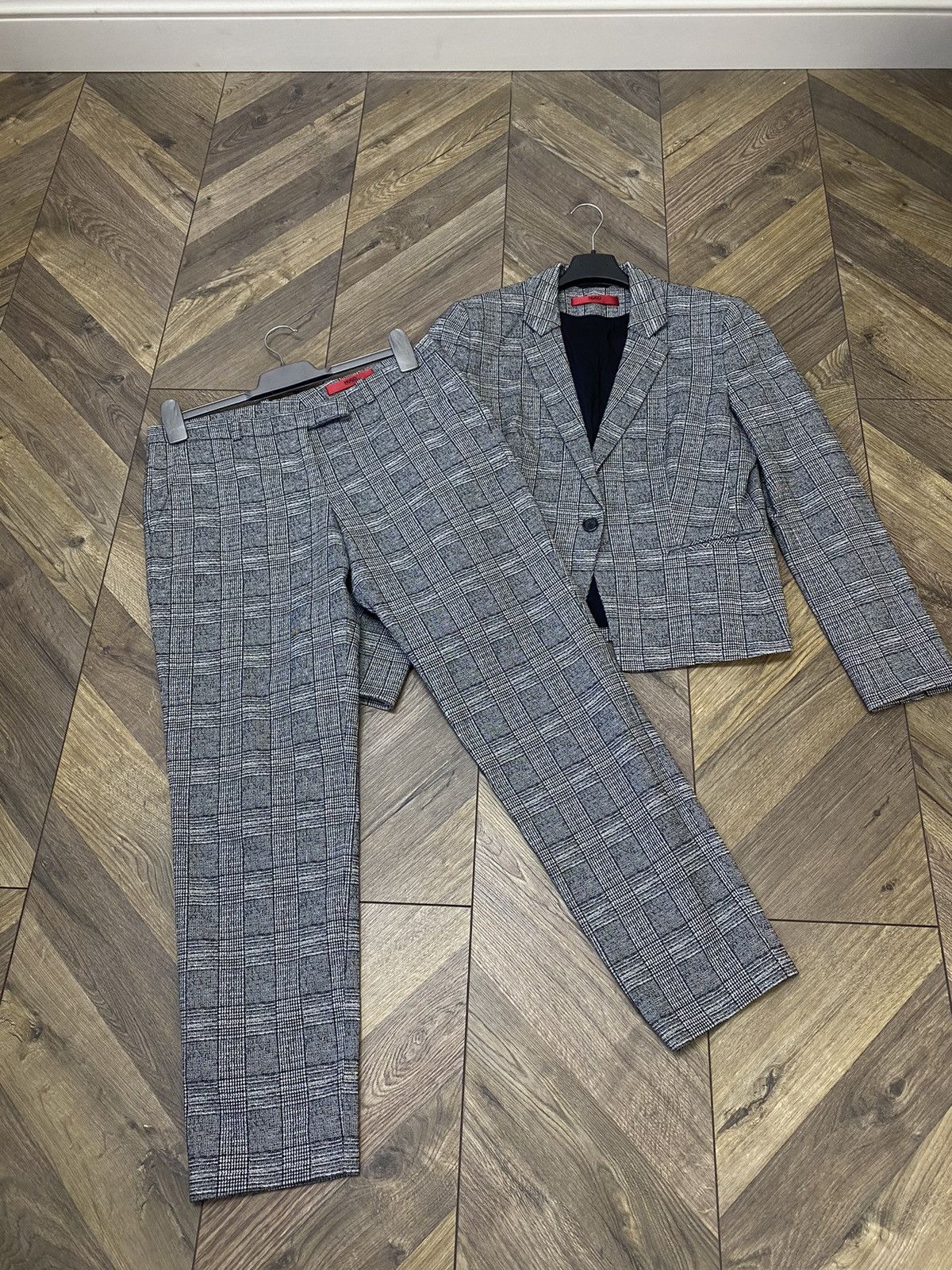 Hugo × Hugo Boss × Vintage Vintage Hugo Boss Luxury Women’s Suit Size M / US 6-8 / IT 42-44 - 1 Thumbnail