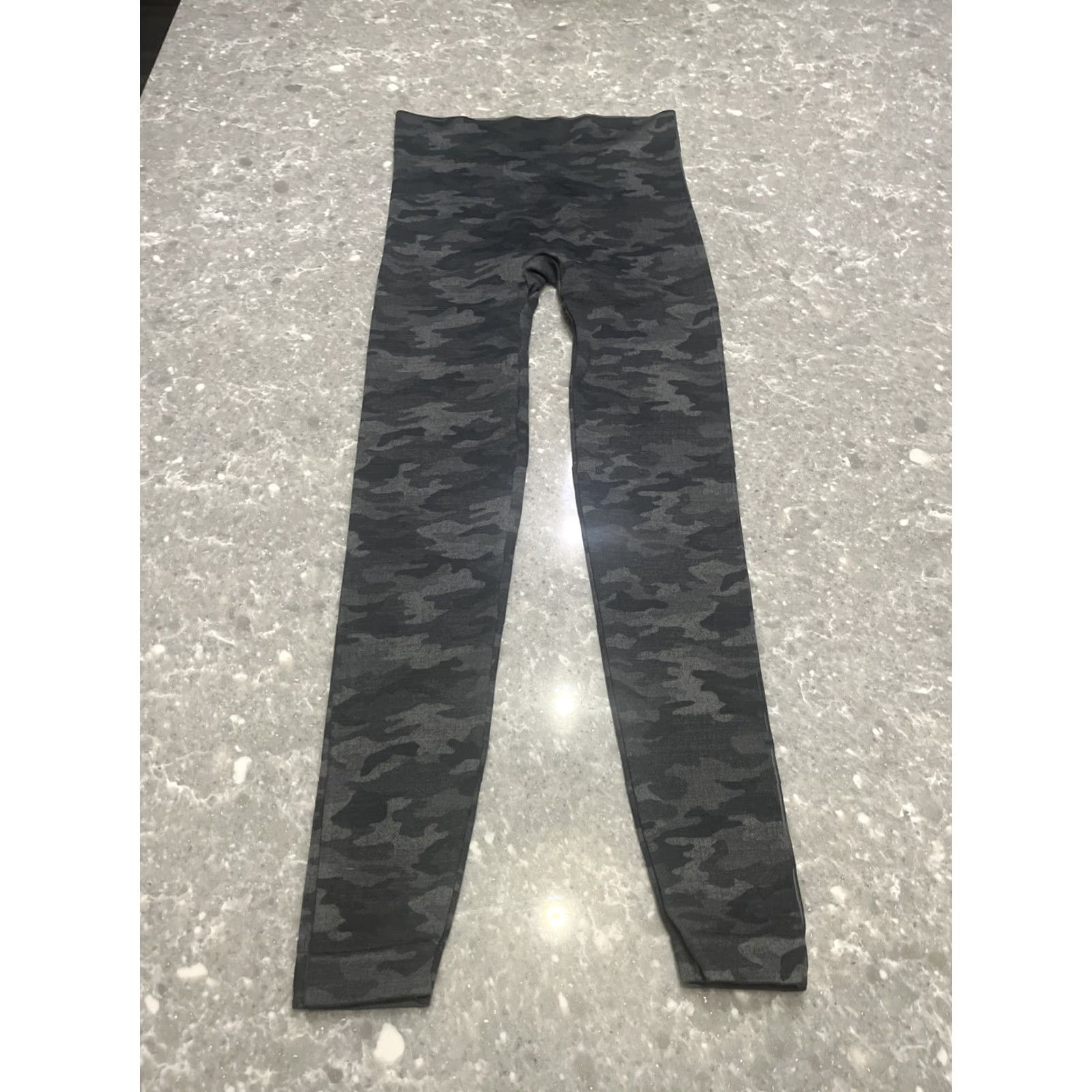 Spanx Spanx Leggings Women's PS Petite Cropped Black Gray Camouflage Compression Stretch Athleisure Shapewear Size 28" / US 6 / IT 42 - 6 Thumbnail