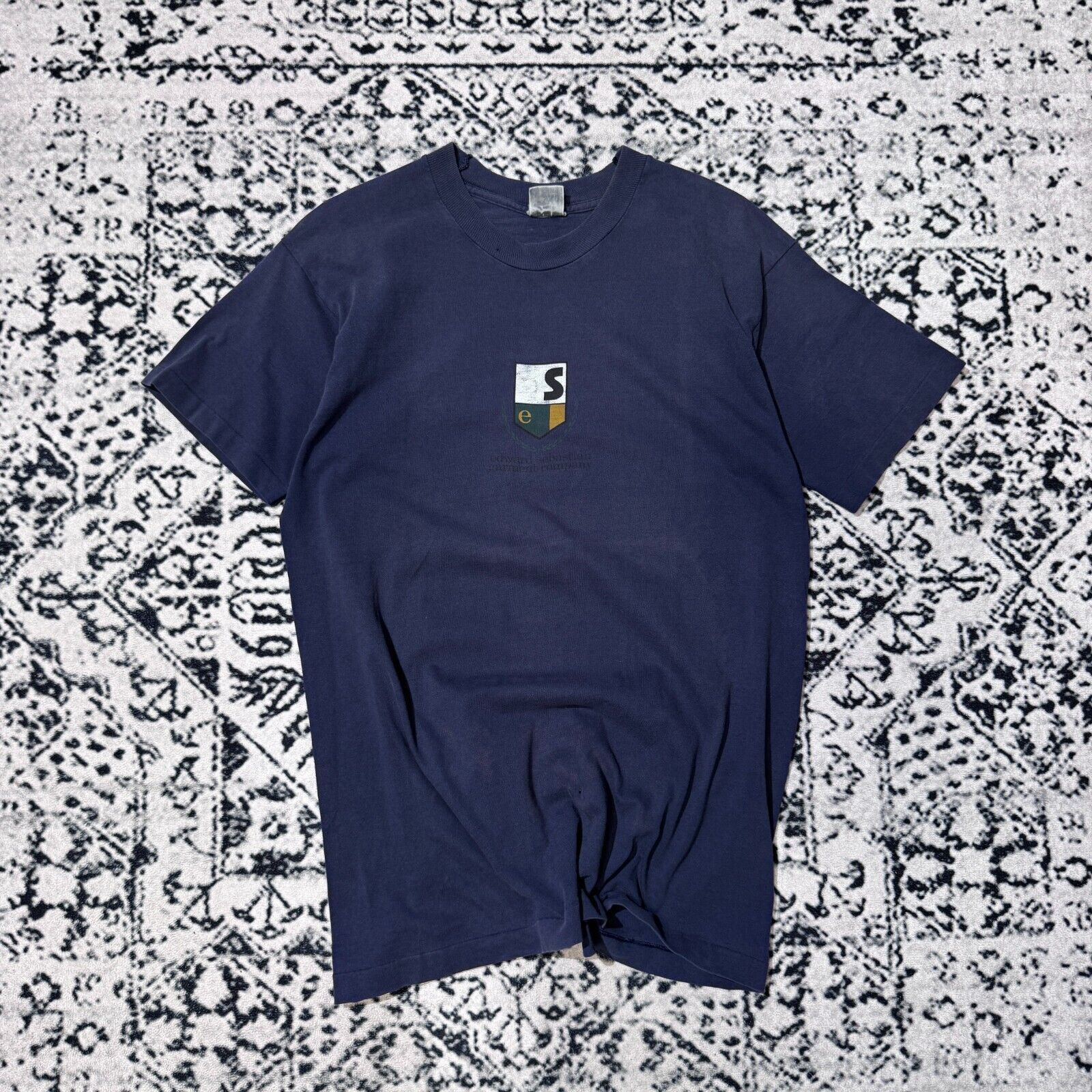 Vintage Vintage Navy Blue Cotton T-Shirt Size L Y2K 90s Spelout Logo Size US L / EU 52-54 / 3 - 1 Thumbnail