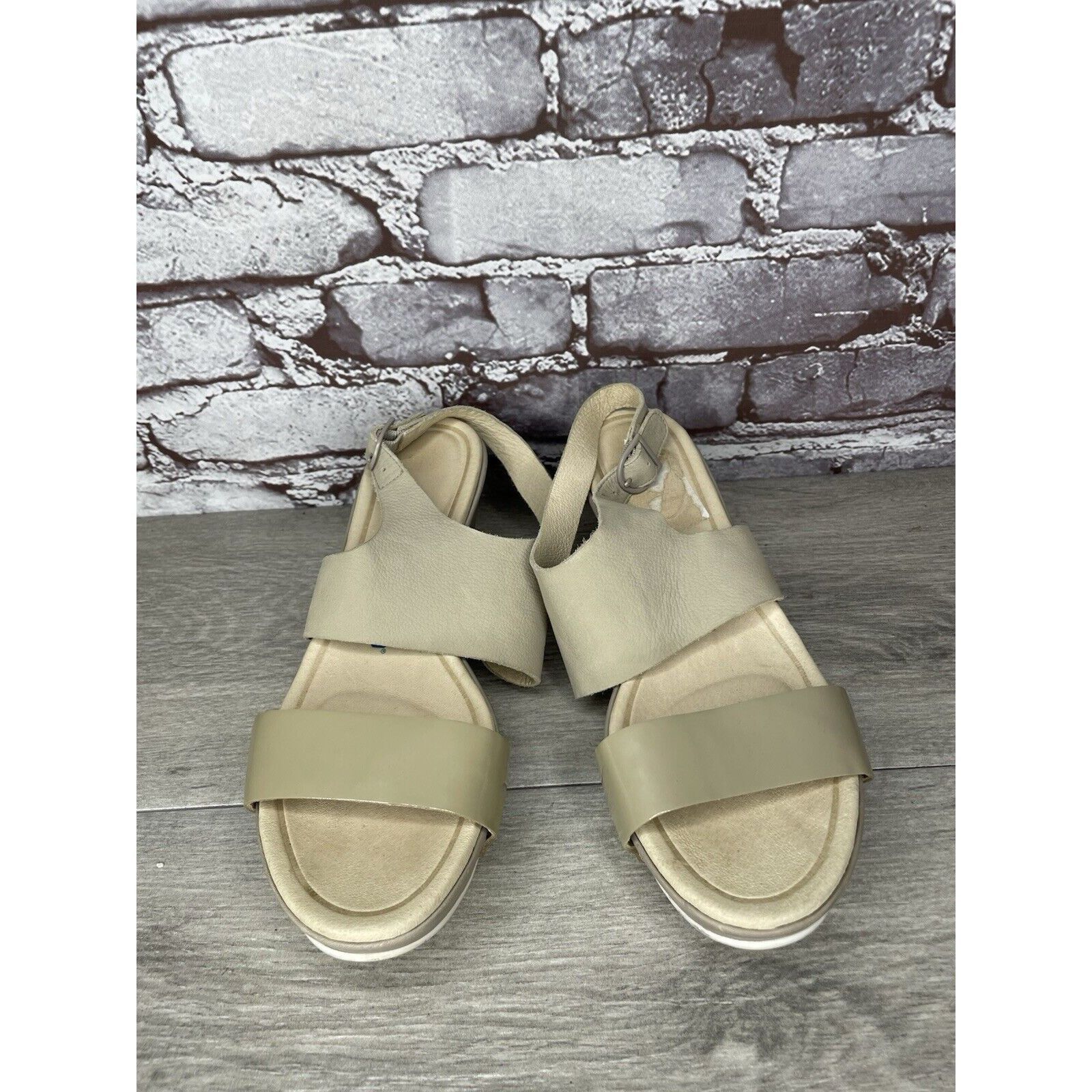 TSUBO TSUBO Taupe Soft Leather Patent Open Toe Strap Wedge Sandals Size US 8.5 / IT 38.5 - 7 Thumbnail