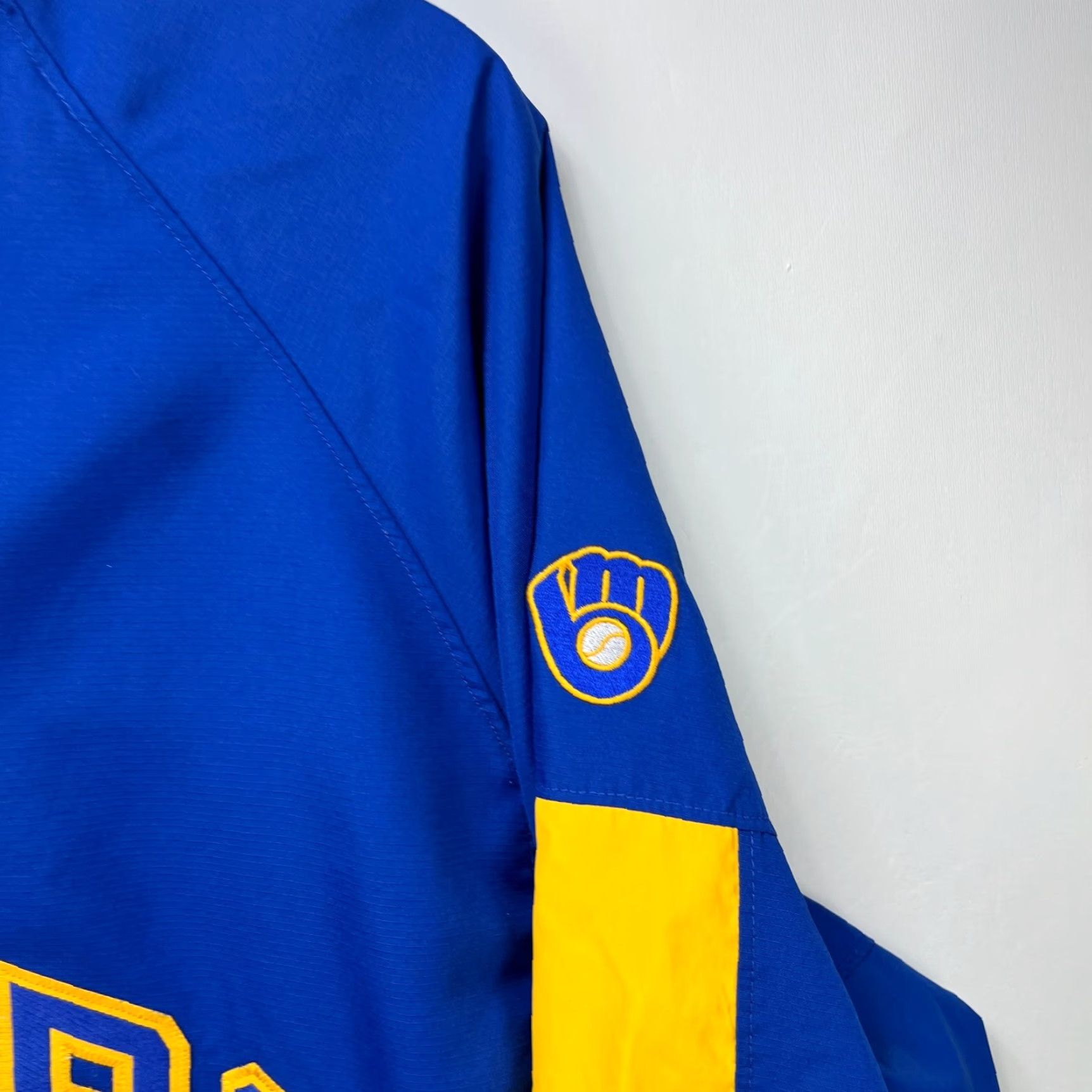 Vintage VINTAGE Majestic Milwaukee Brewers Windbreaker Jacket M Men Blue Nylon Size US M / EU 48-50 / 2 - 5 Thumbnail
