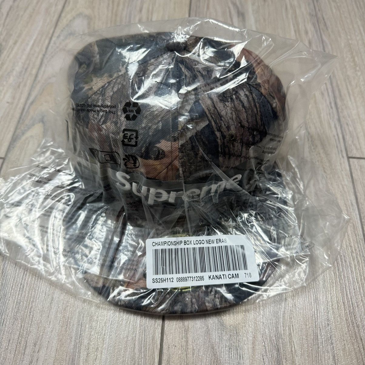 New Era × Supreme Supreme Championship Box Logo Fitted Hat Kanati Camo DS Size ONE SIZE - 5 Thumbnail