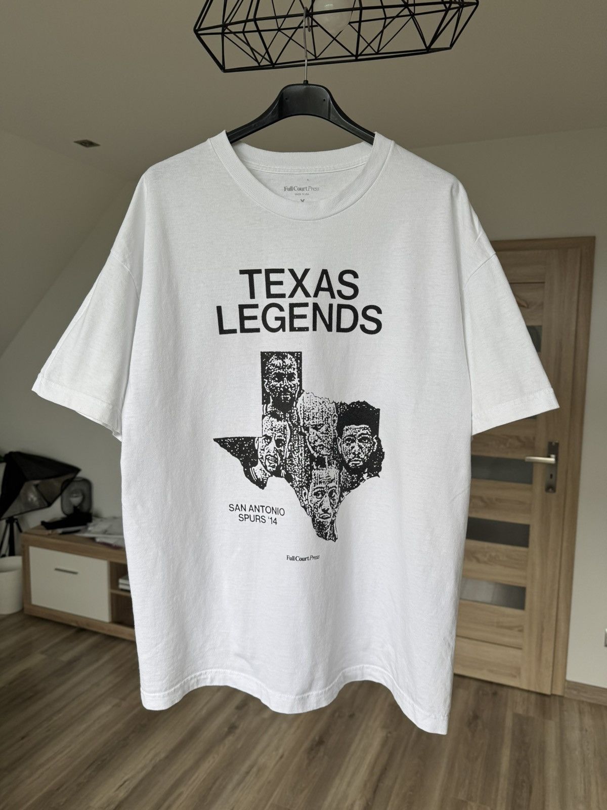 NBA × Vintage FULL COURT PRESS TEXAS LEGENDS SAN ANTONIO SPURS GRAPHIC TEE Size US XL / EU 56 / 4 - 1 Thumbnail