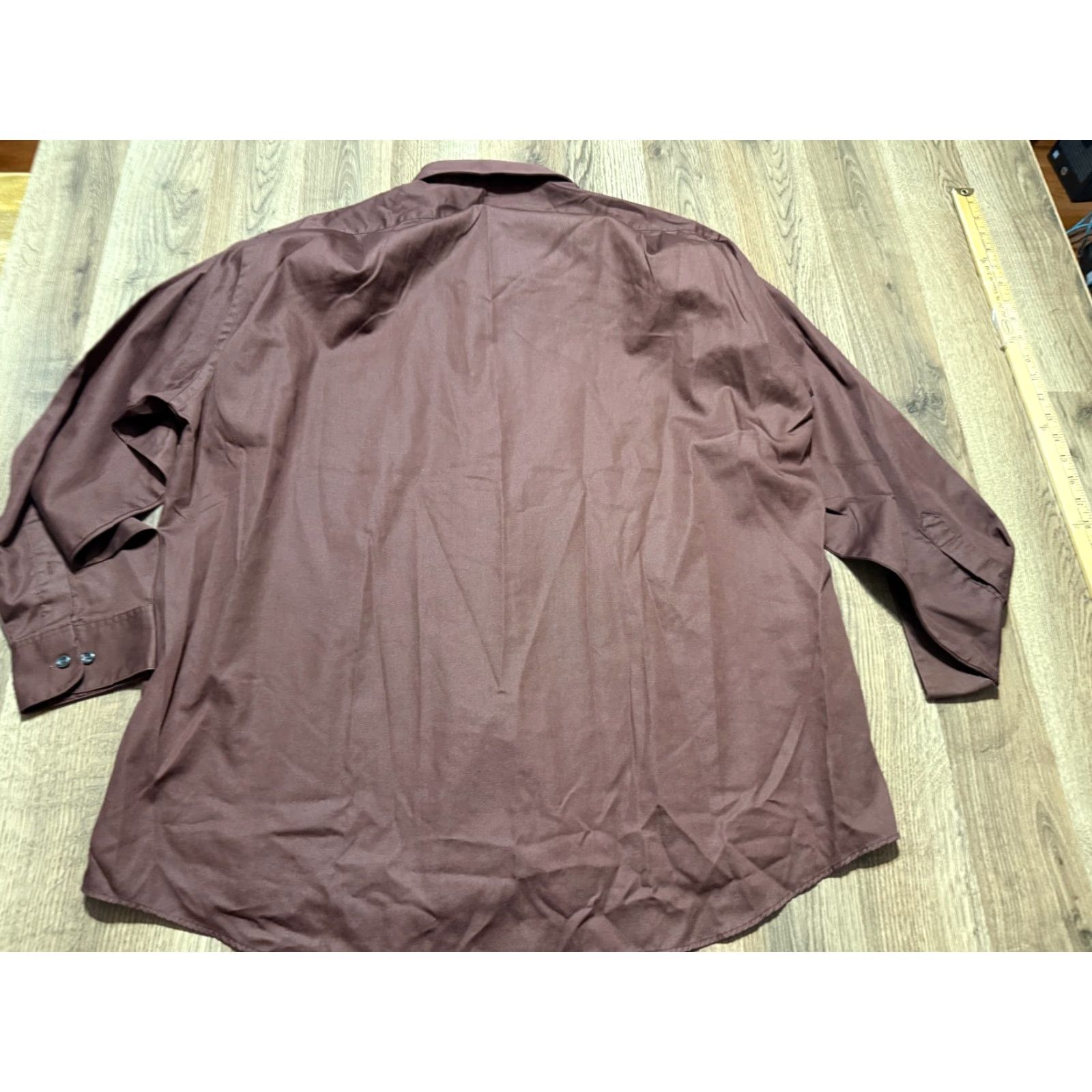 Van Heusen Van Heusen Shirt Men's Size 34/35 Brown Long Sleeve Button Up Silk Sateen Size US L / EU 52-54 / 3 - 2 Thumbnail