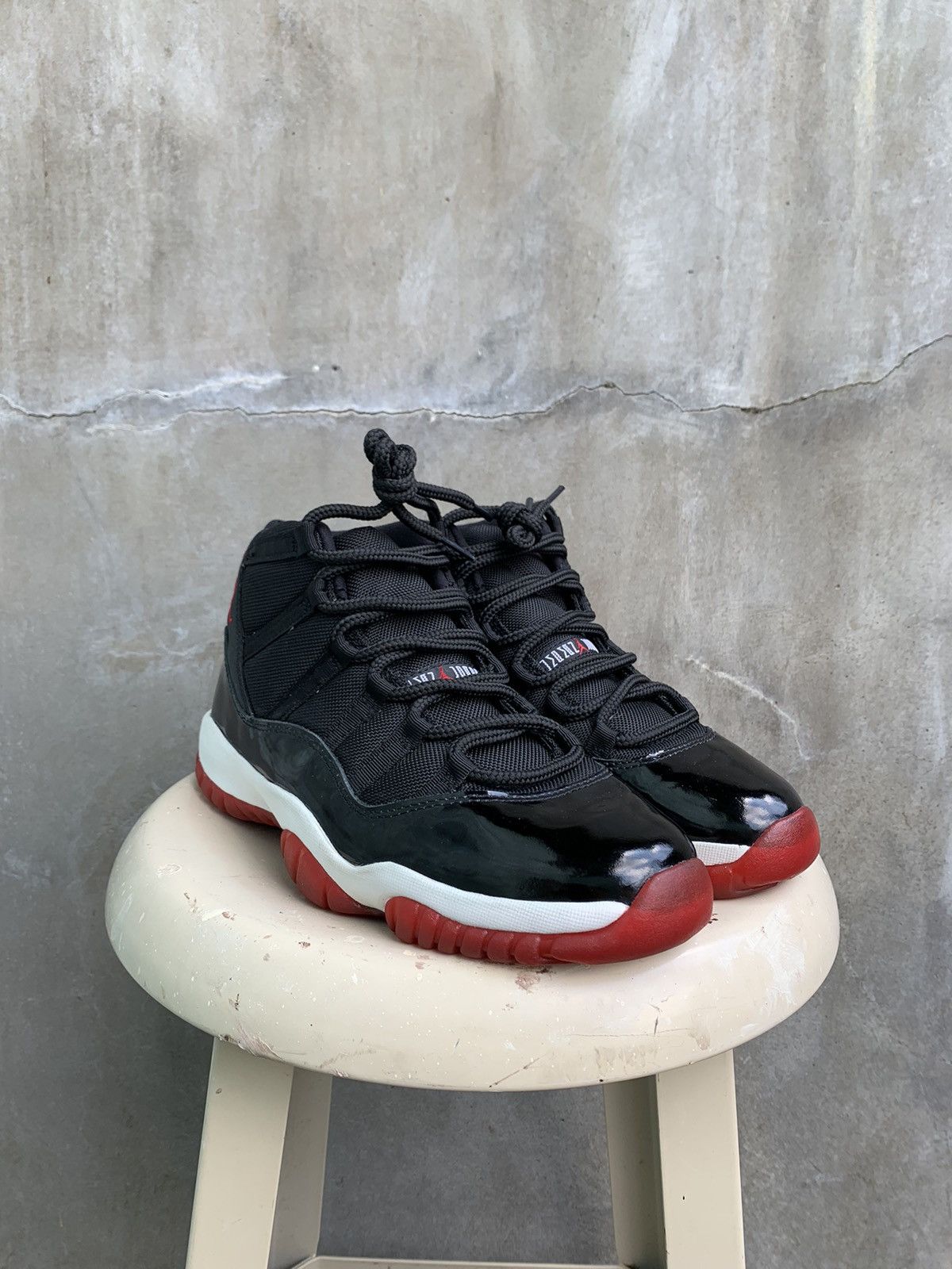 image of Nike 2001 Playoffs Jordan 11 Breds Shoes in Black Red, Men's (Size 9)