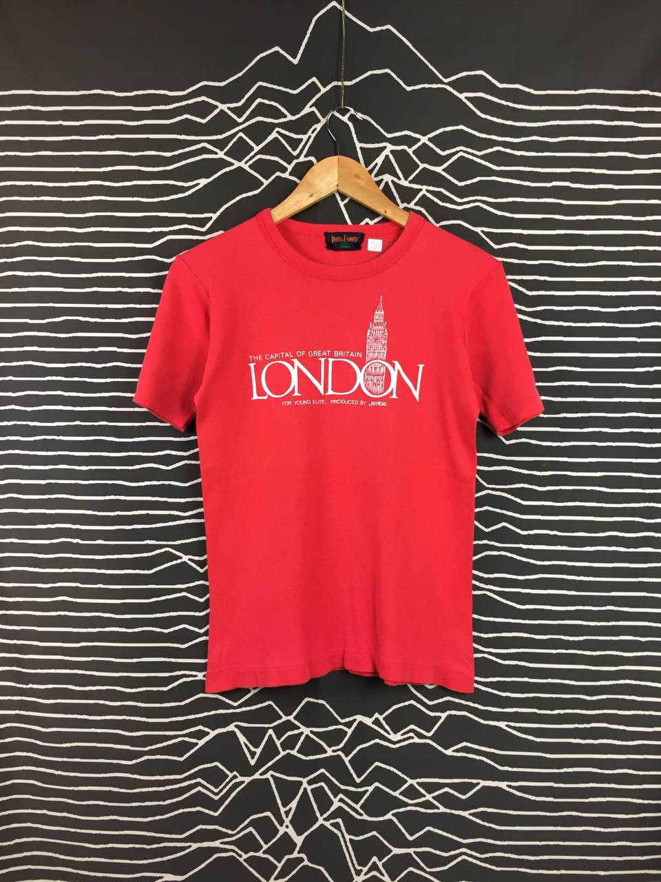 Image of Vintage VTG 90's London Pop Art Tourist Jimy & Emiry By Jentle Tee in Red, Men's (Size Small)