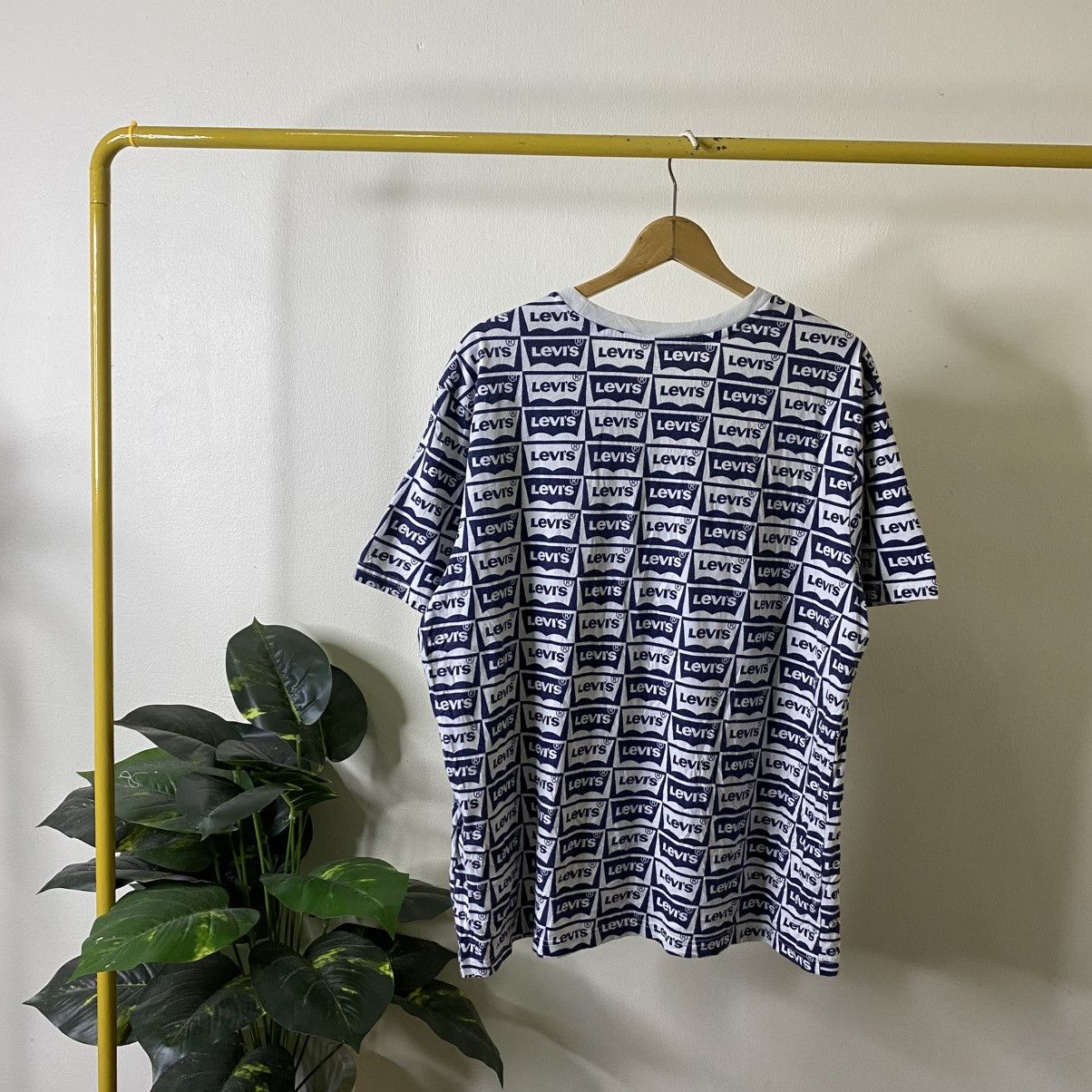 Levi's Levis All Over Print T Shirt Size US XL / EU 56 / 4 - 11 Thumbnail
