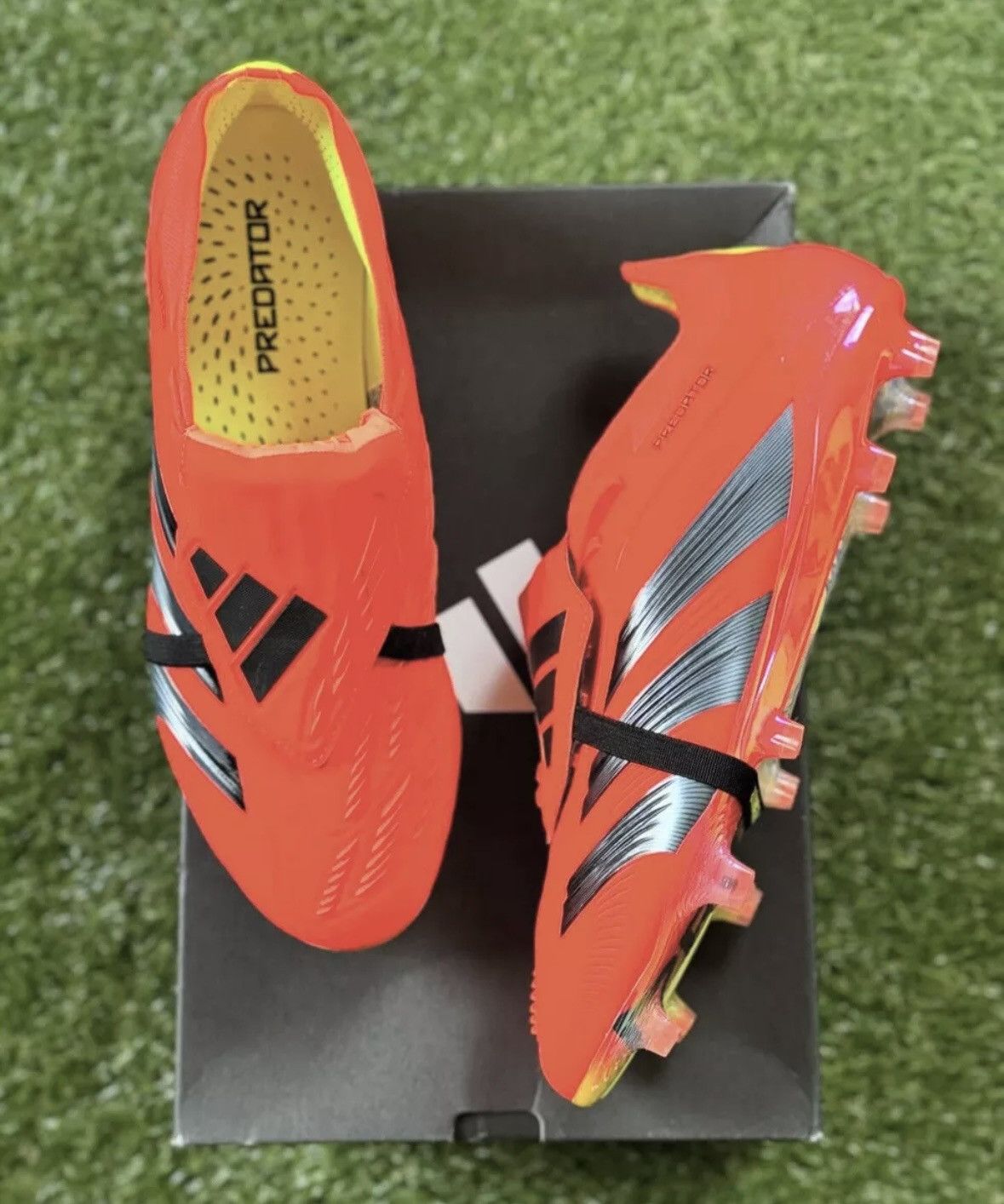 Adidas ADIDAS PREDATOR CLEATS 10.5 Size US 10.5 / EU 43-44 - 2 Thumbnail
