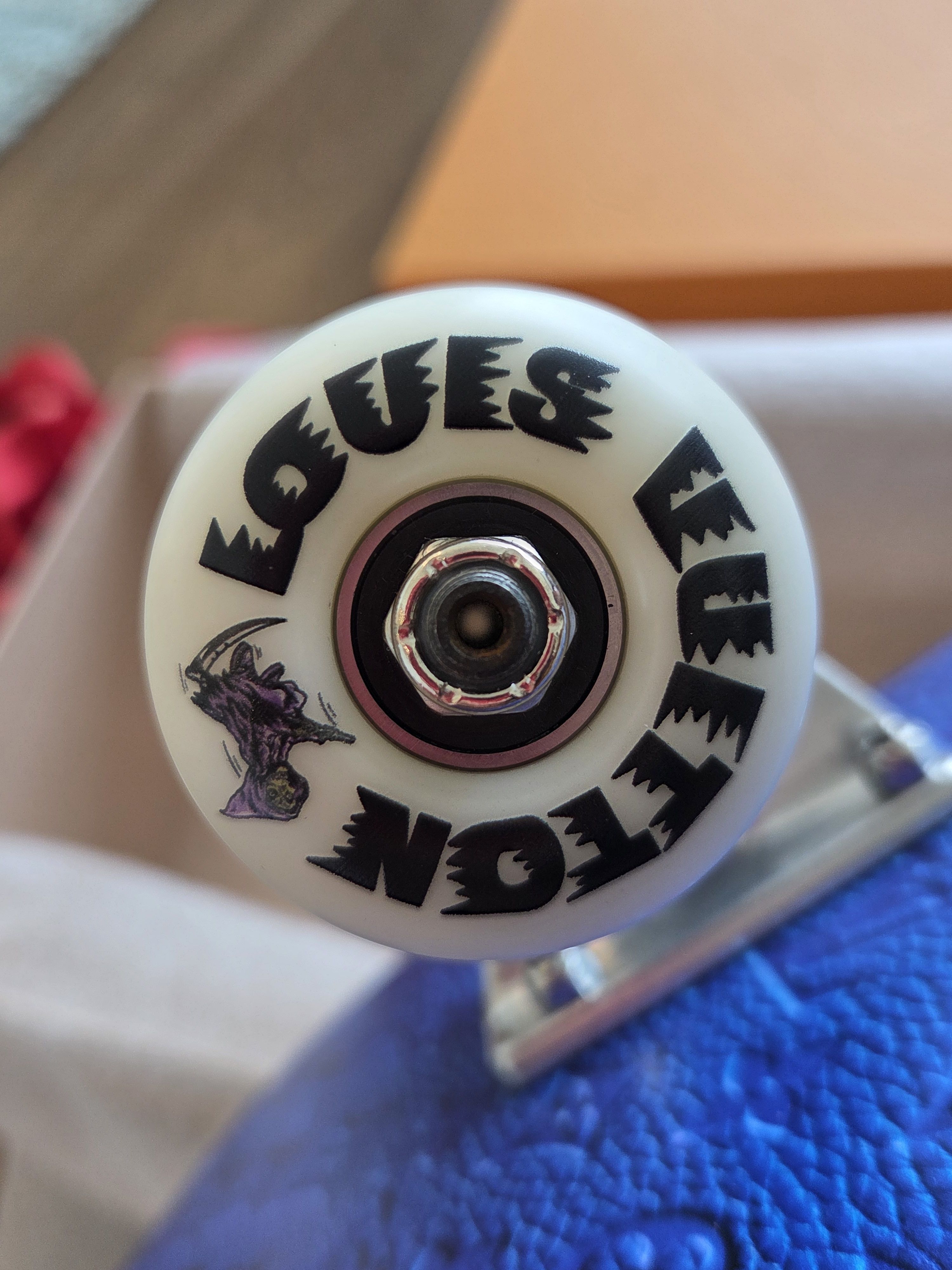 Louis Vuitton NIB Louis Vuitton illusion logo pink blue skateboard 🛹 Size ONE SIZE - 10 Thumbnail