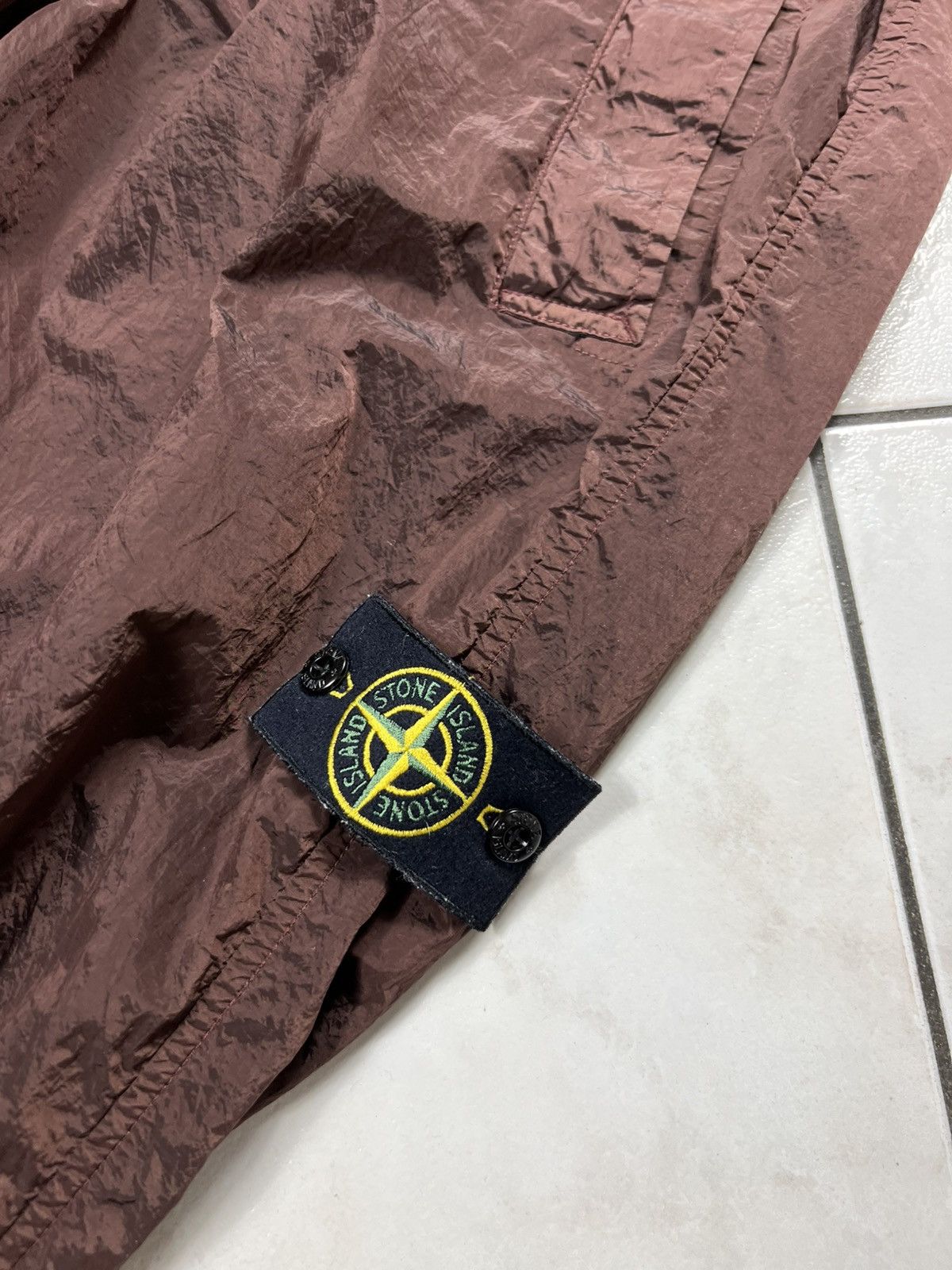 Stone Island Stone Island shiny nylon metal sweatpants burgundy baggy Size US 32 / EU 48 - 10 Thumbnail