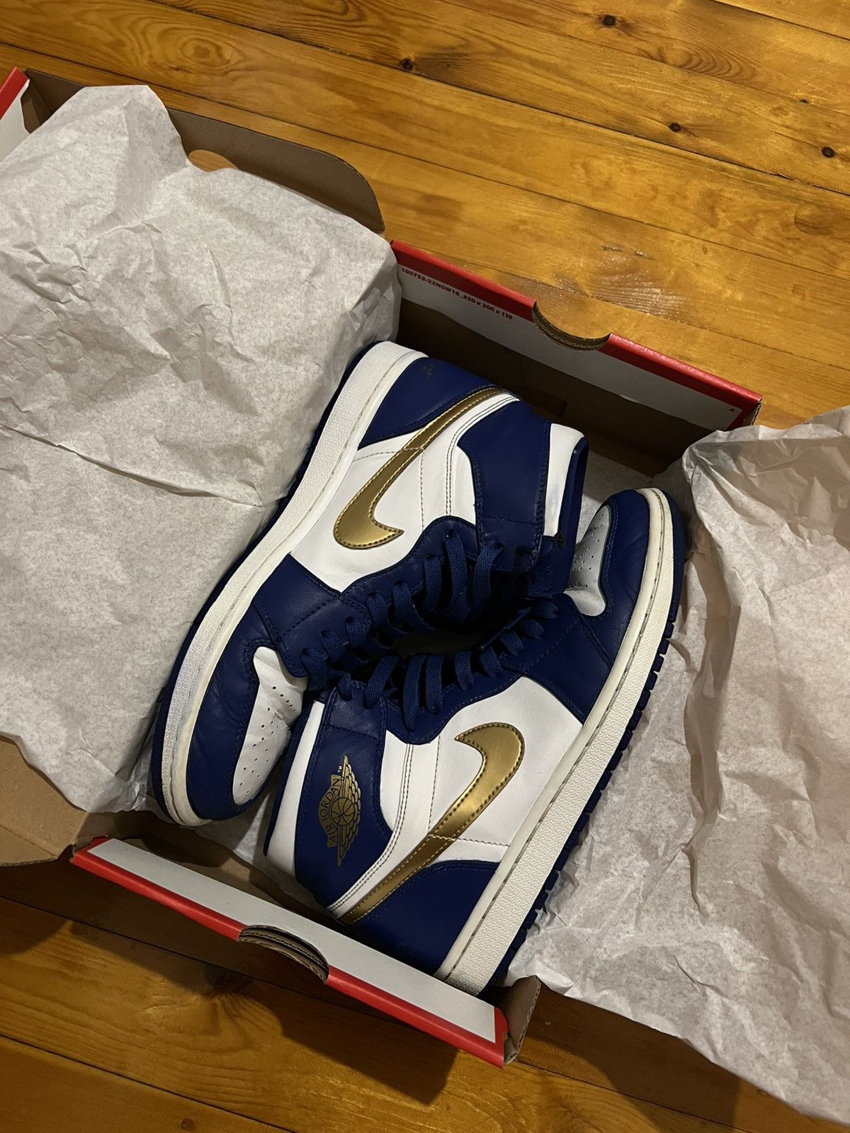 Jordan Brand × Nike Rare Nike Air Jordan 1 High Retro Gold Medal Size US 8 / EU 41 - 12 Thumbnail