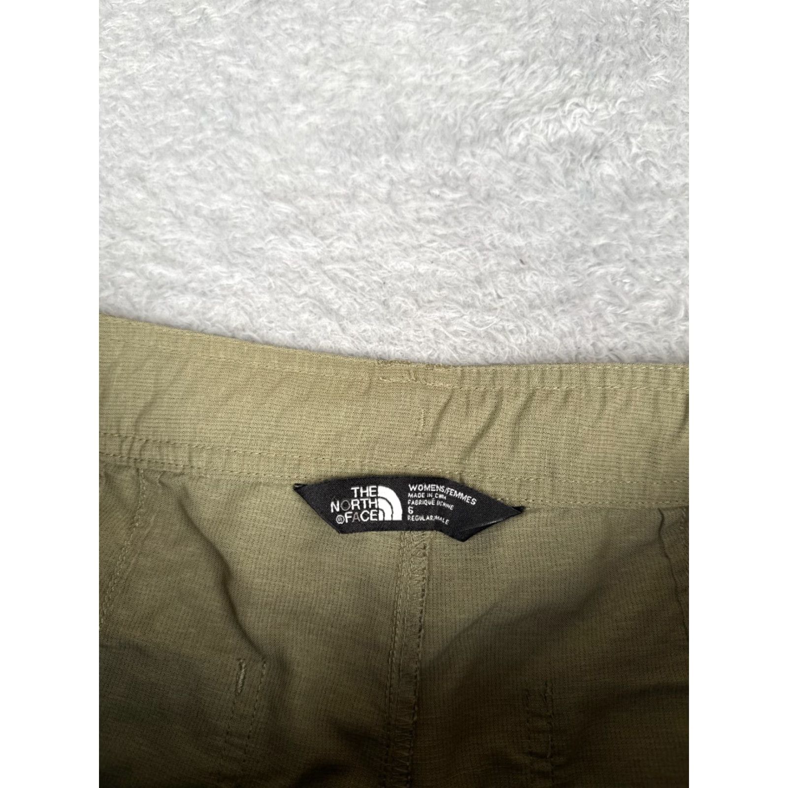 The North Face The North Face Womens Cargo Shorts Nylon Green 6 Regular 30 Inseam 10in Pockets Hiking Outdoor Size 28" / US 6 / IT 42 - 7 Thumbnail
