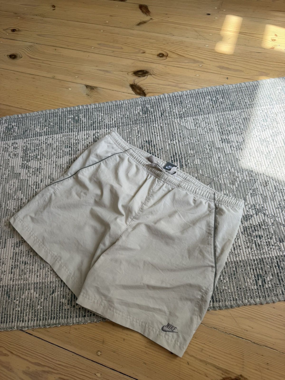 Nike Vintage Nike Shorts Streetwear Swoosh Casual Y2K Size US 36 / EU 52 - 3 Thumbnail