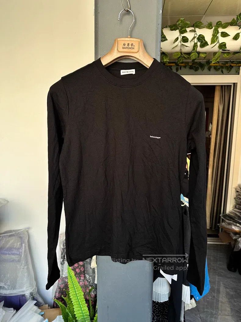 Balenciaga Balenciaga Black round-neck small logo sweatshirt Size US M / EU 48-50 / 2 - 1 Thumbnail
