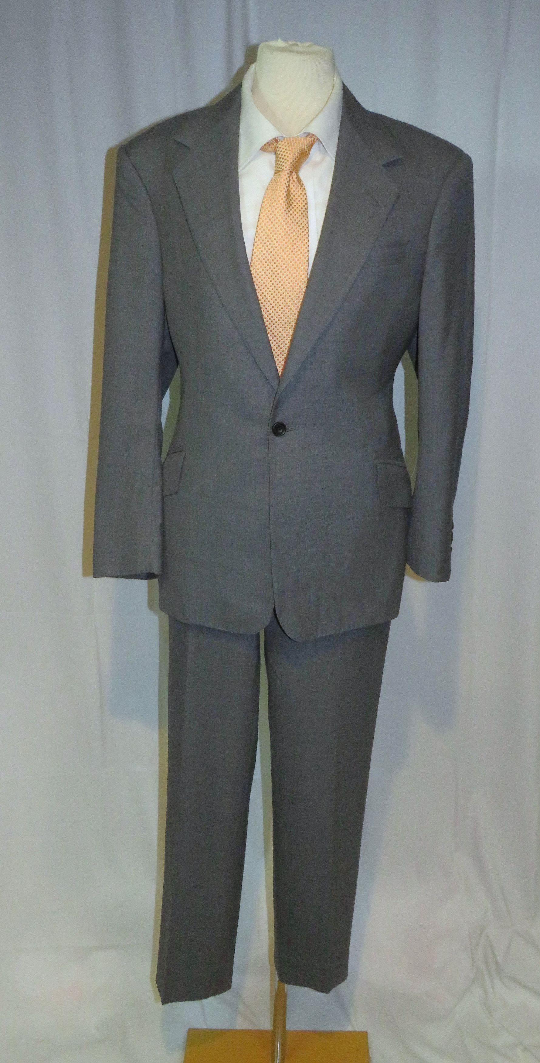 Huntsman × Savile Row Bespoke 2022 Solid Gray One Button Suit 34S Size 34S - 1 Thumbnail