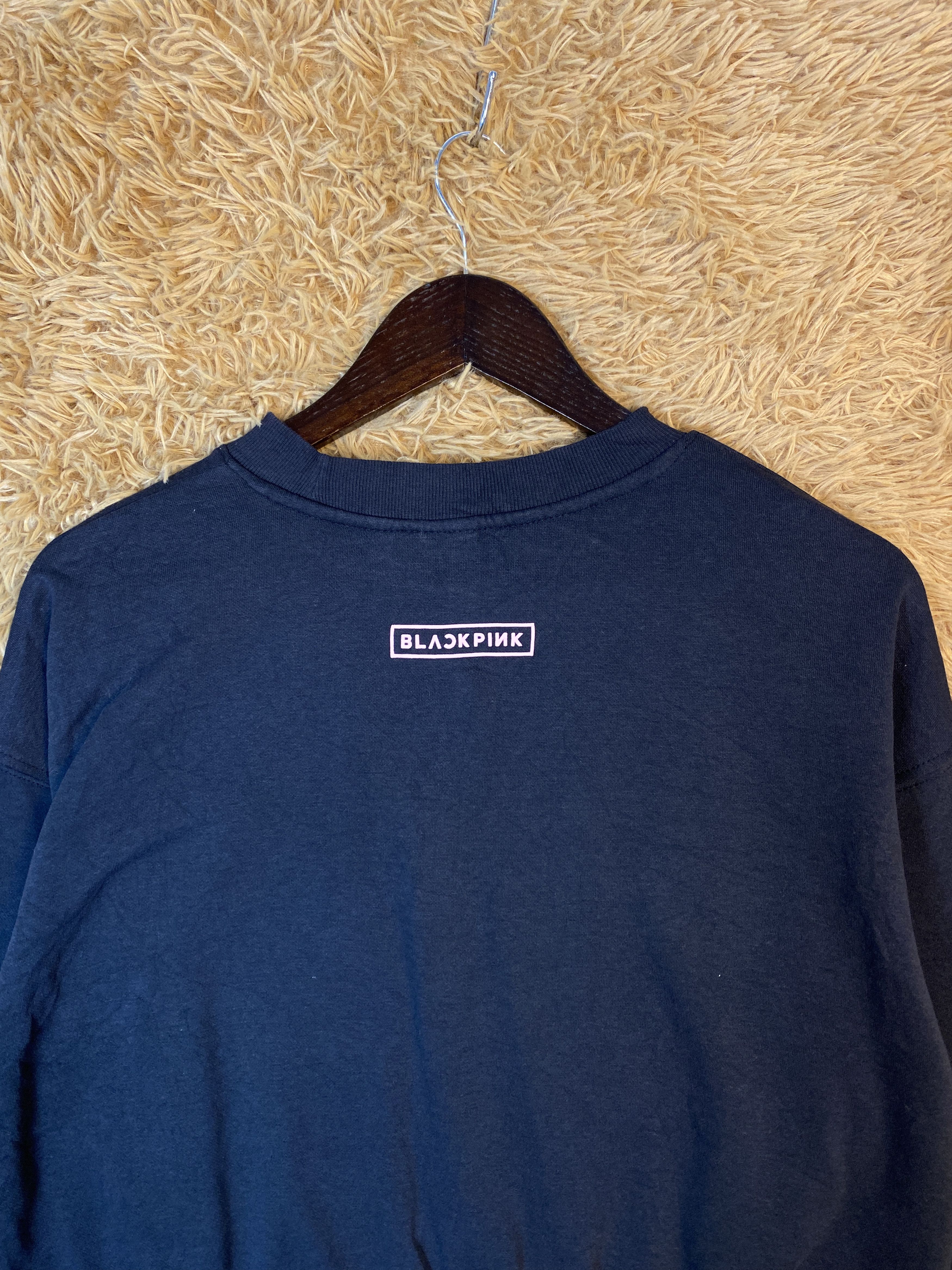 Band Tees H&M Divided Black Pink Crop Top Sweatshirts PS0405 Size US M / EU 48-50 / 2 - 6 Thumbnail