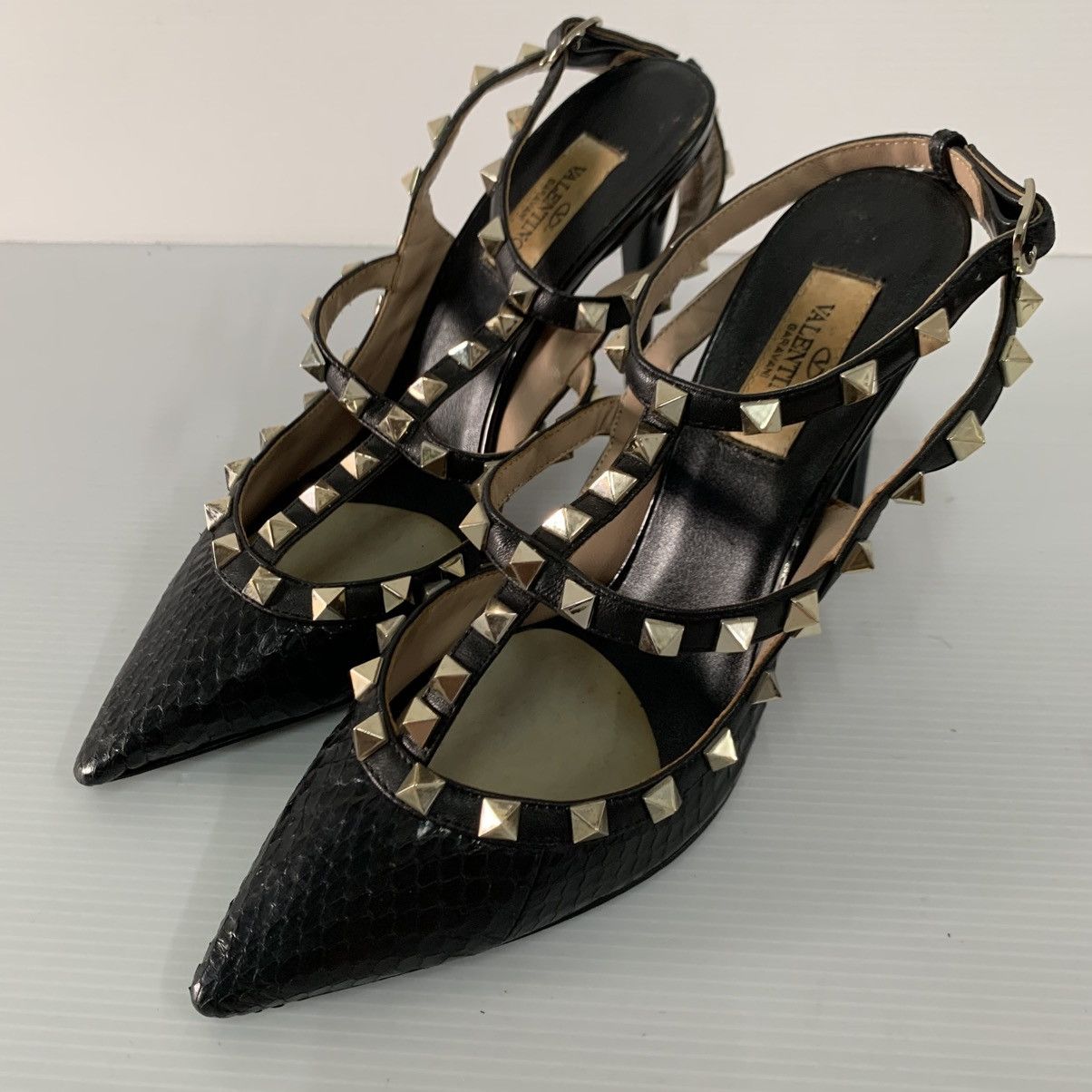 Valentino Valentino Garavani Spike Black Heels Size US 7 / IT 37 - 1 Thumbnail